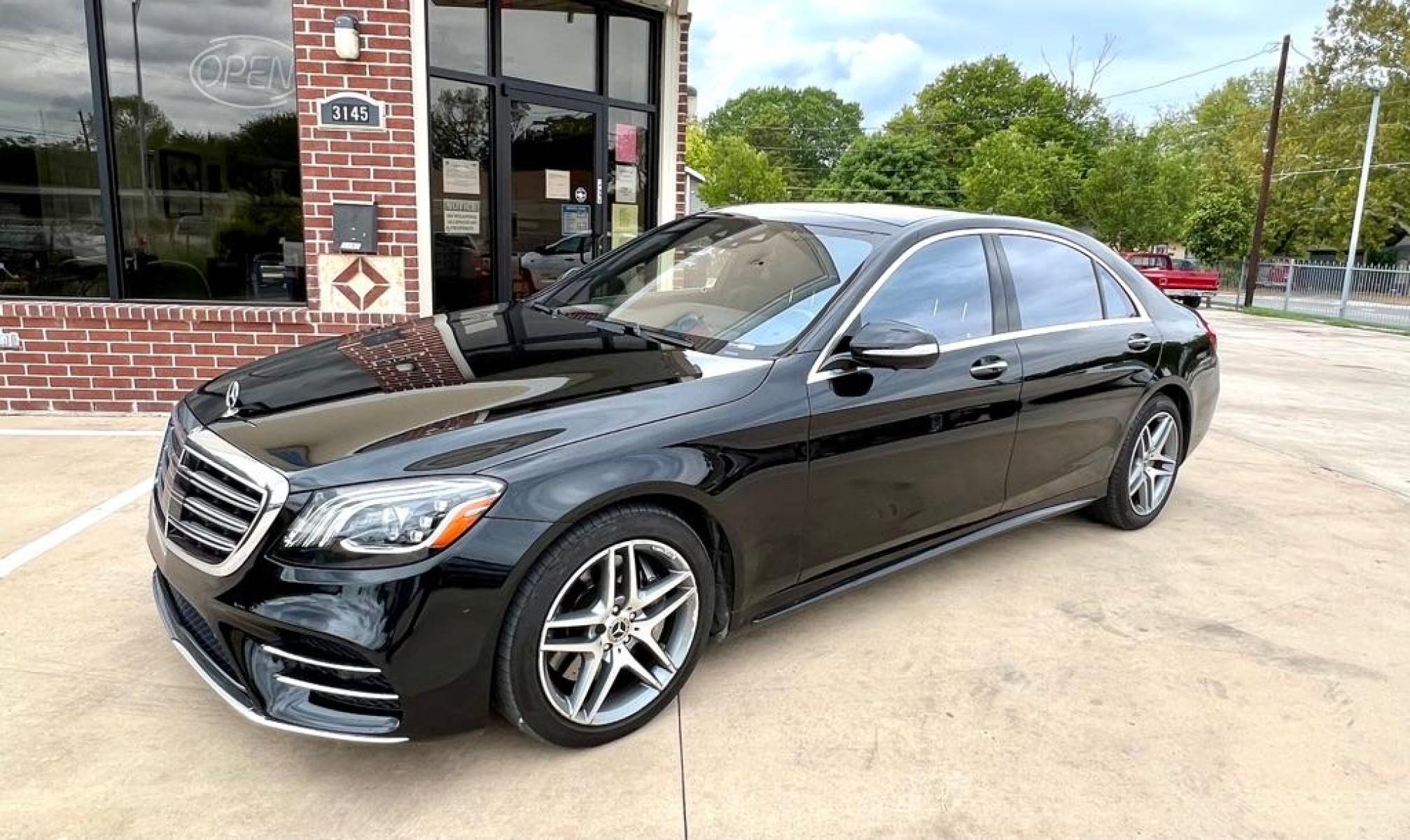 2019 Black MERCEDES-BENZ S-CLASS S560 4MATIC (WDDUG8GB5KA) with an 4.0L engine, Automatic transmission, located at 4415 NE 28th St, Haltom City, TX, 76117, (817) 222-9334, 32.795322, -97.280937 - Photo #0