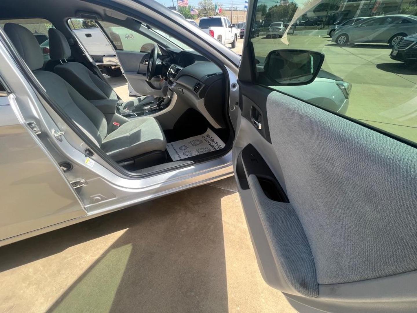 2013 Silver/ Black HONDA ACCORD LX (1HGCR2F36DA) with an 2.4L engine, Continuously Variable transmission, located at 4415 NE 28th St, Haltom City, TX, 76117, (817) 222-9334, 32.795322, -97.280937 - Photo#9