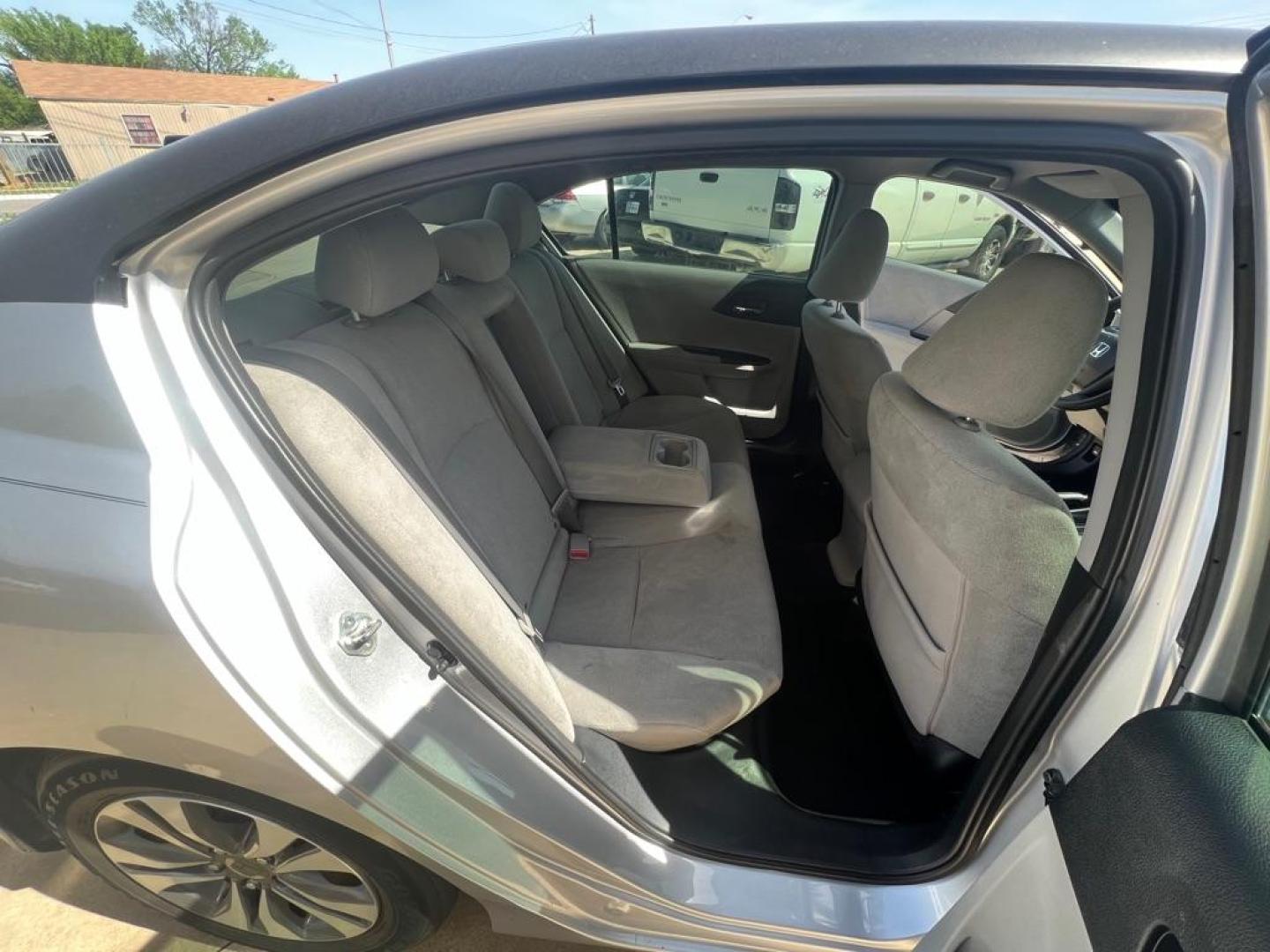 2013 Silver/ Black HONDA ACCORD LX (1HGCR2F36DA) with an 2.4L engine, Continuously Variable transmission, located at 4415 NE 28th St, Haltom City, TX, 76117, (817) 222-9334, 32.795322, -97.280937 - Photo#10