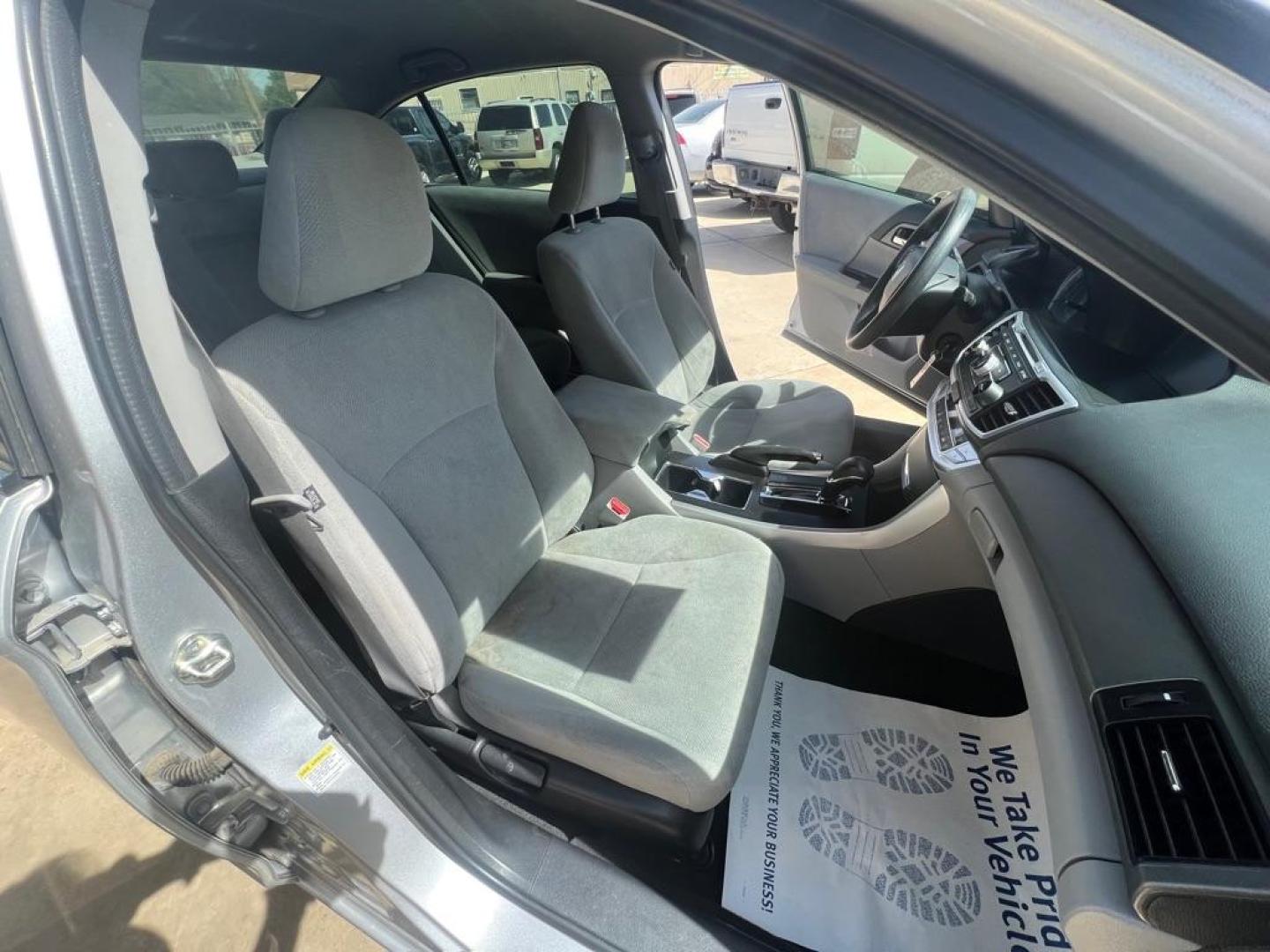 2013 Silver/ Black HONDA ACCORD LX (1HGCR2F36DA) with an 2.4L engine, Continuously Variable transmission, located at 4415 NE 28th St, Haltom City, TX, 76117, (817) 222-9334, 32.795322, -97.280937 - Photo#11