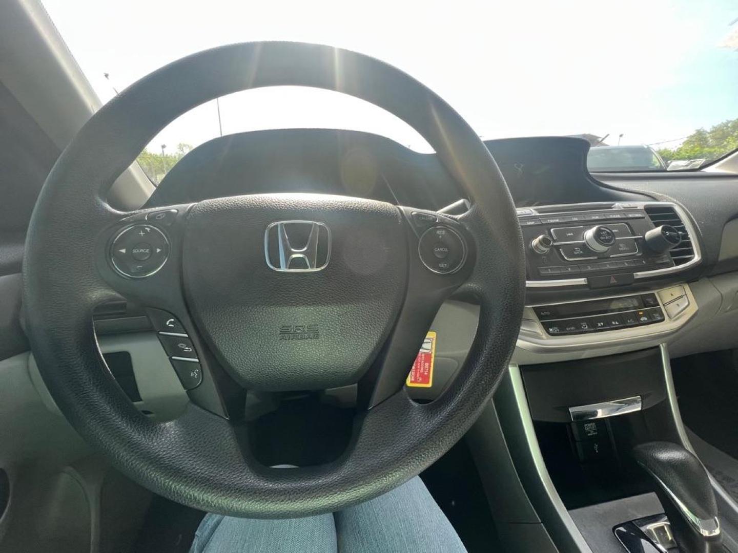 2013 Silver/ Black HONDA ACCORD LX (1HGCR2F36DA) with an 2.4L engine, Continuously Variable transmission, located at 4415 NE 28th St, Haltom City, TX, 76117, (817) 222-9334, 32.795322, -97.280937 - Photo#5