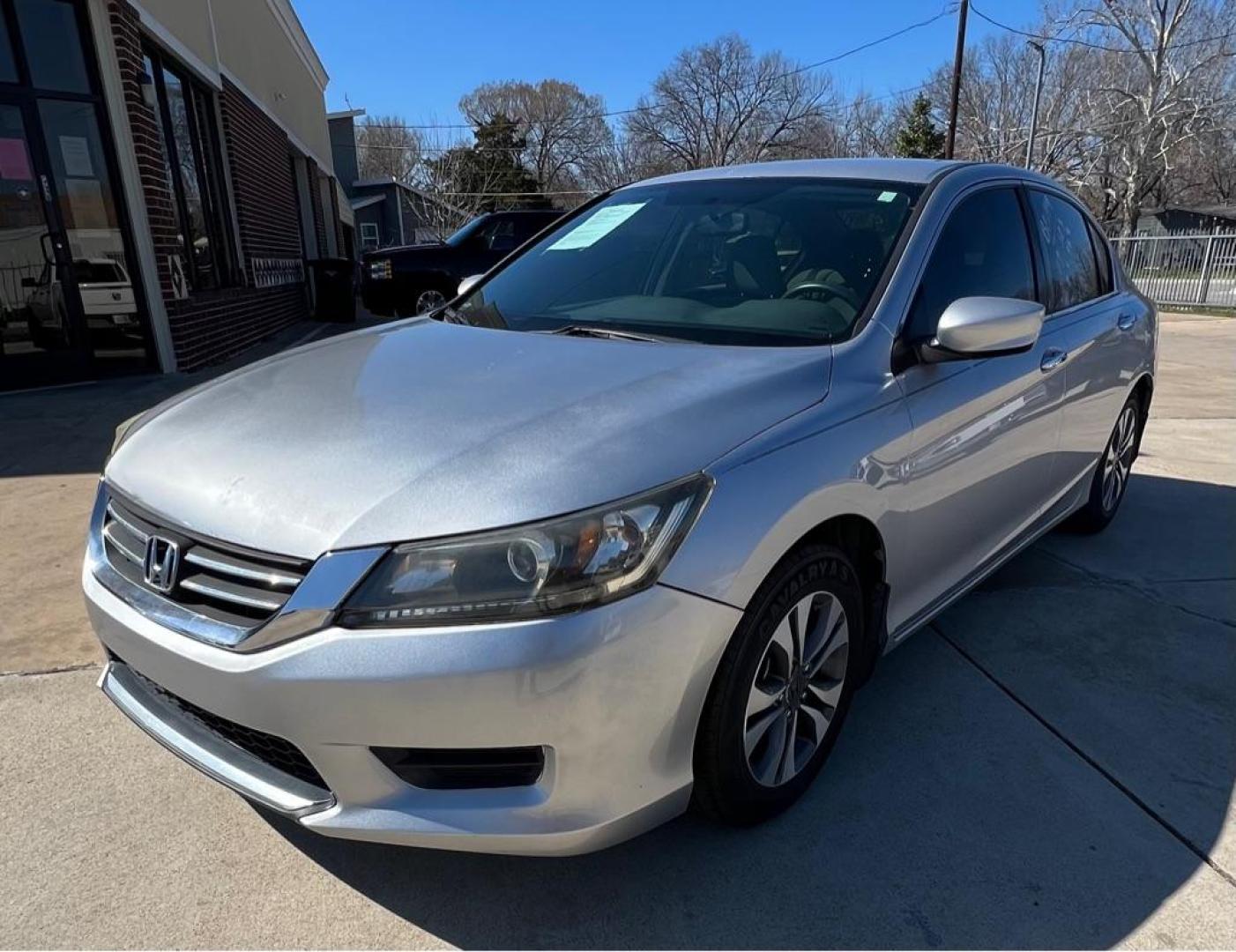 2013 Silver/ Black HONDA ACCORD LX (1HGCR2F36DA) with an 2.4L engine, Continuously Variable transmission, located at 4415 NE 28th St, Haltom City, TX, 76117, (817) 222-9334, 32.795322, -97.280937 - Photo#14