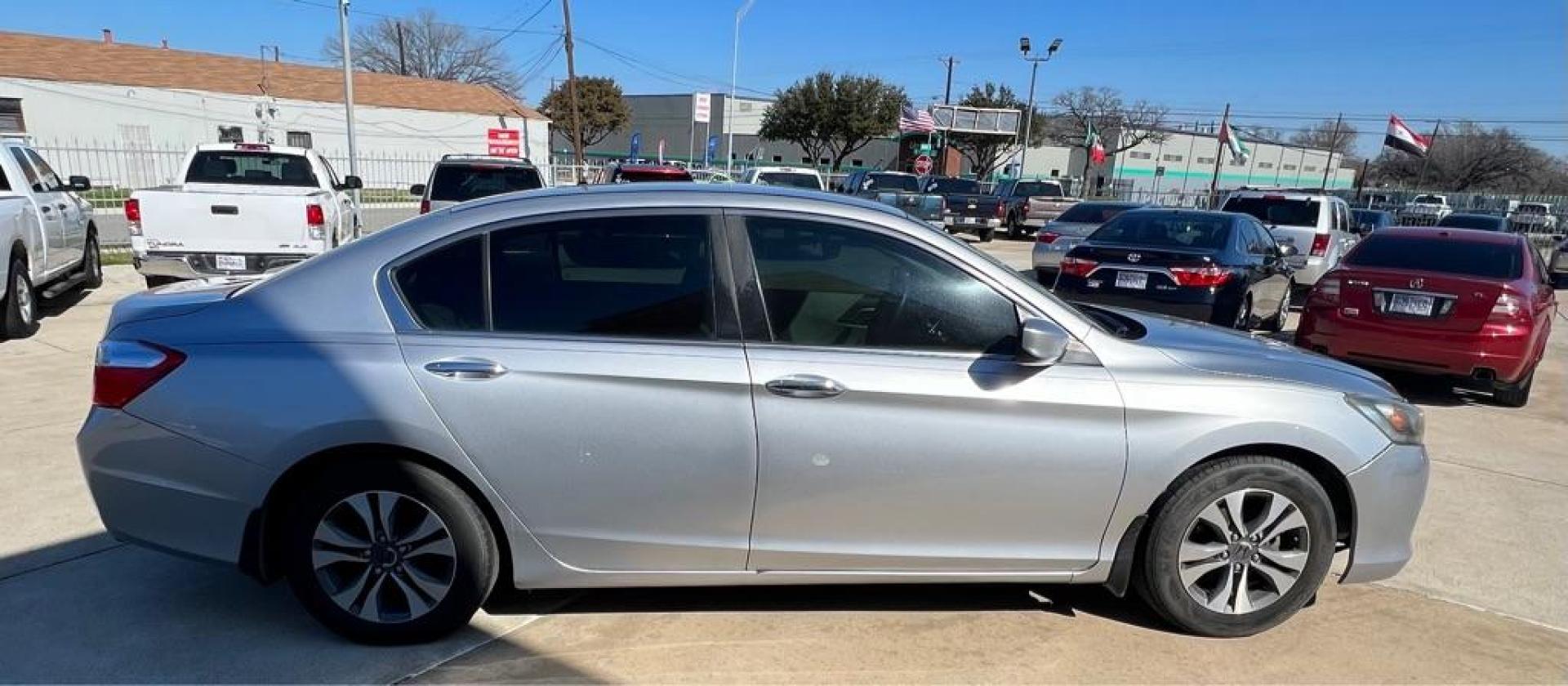 2013 Silver/ Black HONDA ACCORD LX (1HGCR2F36DA) with an 2.4L engine, Continuously Variable transmission, located at 4415 NE 28th St, Haltom City, TX, 76117, (817) 222-9334, 32.795322, -97.280937 - Photo#2