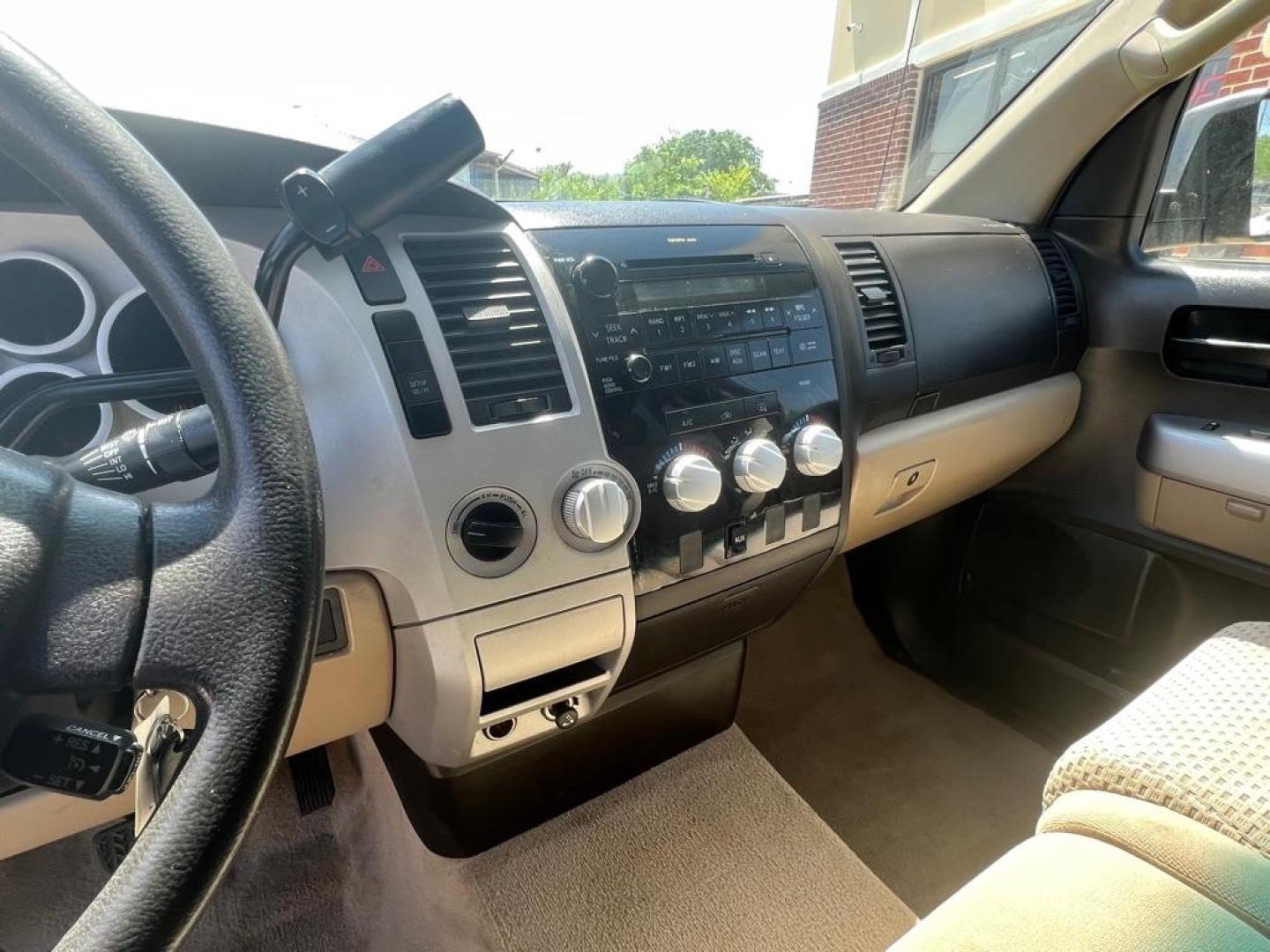 2008 GREEN TOYOTA TUNDRA DOUBLE CAB (5TBBT54188S) with an 4.7L engine, Automatic transmission, located at 4415 NE 28th St, Haltom City, TX, 76117, (817) 222-9334, 32.795322, -97.280937 - Photo#10