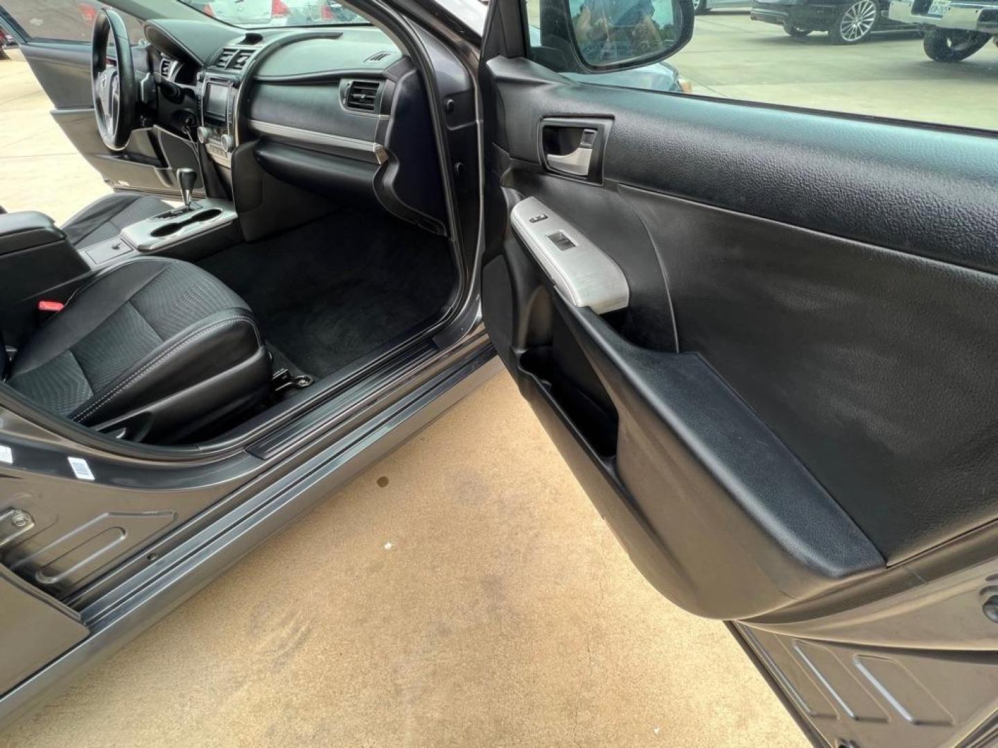 2013 GRAY TOYOTA CAMRY L (4T1BF1FK3DU) with an 2.5L engine, Automatic transmission, located at 4415 NE 28th St, Haltom City, TX, 76117, (817) 222-9334, 32.795322, -97.280937 - Photo#24