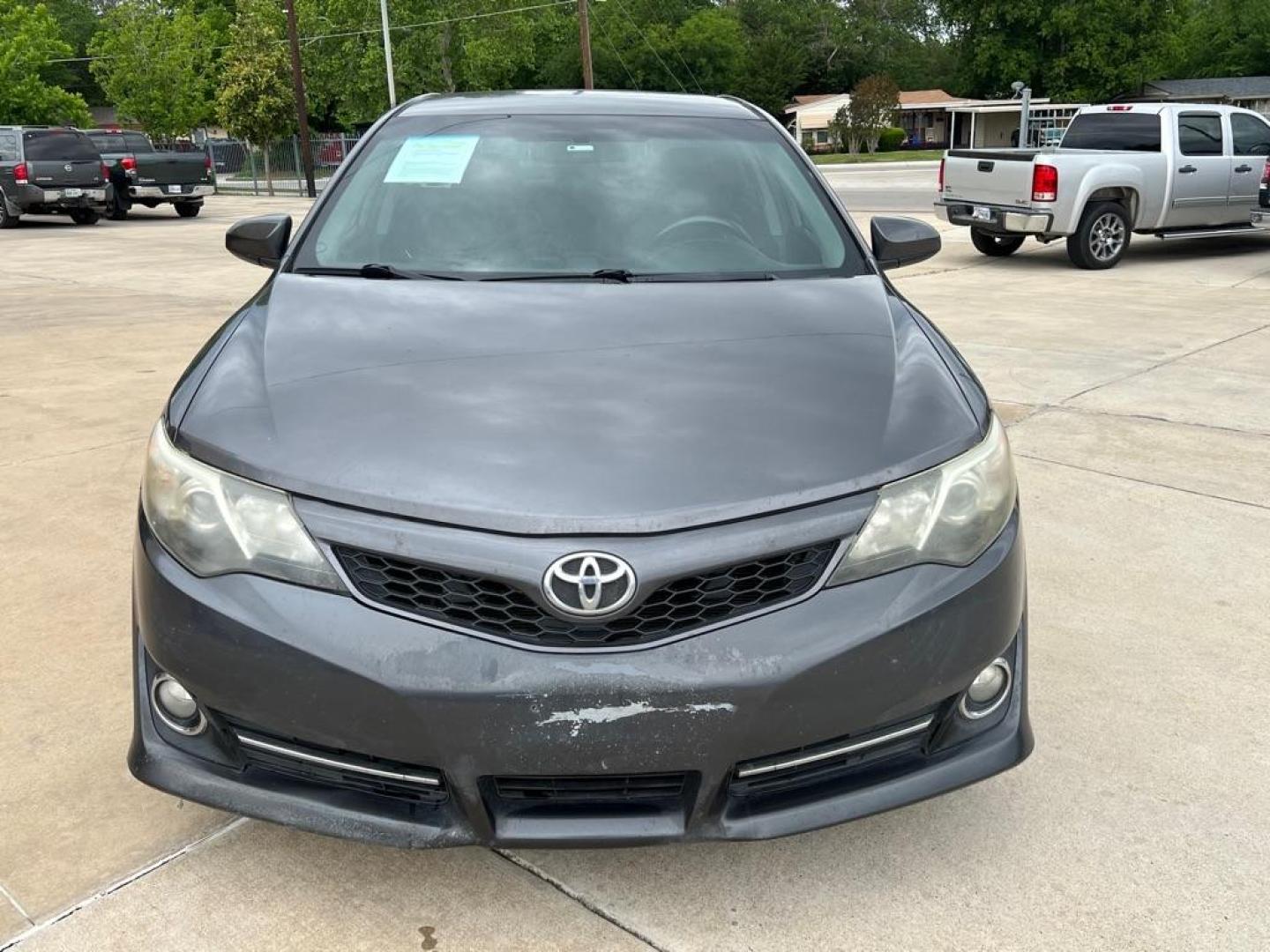 2013 GRAY TOYOTA CAMRY L (4T1BF1FK3DU) with an 2.5L engine, Automatic transmission, located at 4415 NE 28th St, Haltom City, TX, 76117, (817) 222-9334, 32.795322, -97.280937 - Photo#4