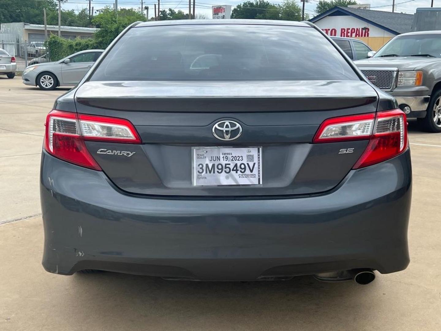 2013 GRAY TOYOTA CAMRY L (4T1BF1FK3DU) with an 2.5L engine, Automatic transmission, located at 4415 NE 28th St, Haltom City, TX, 76117, (817) 222-9334, 32.795322, -97.280937 - Photo#7