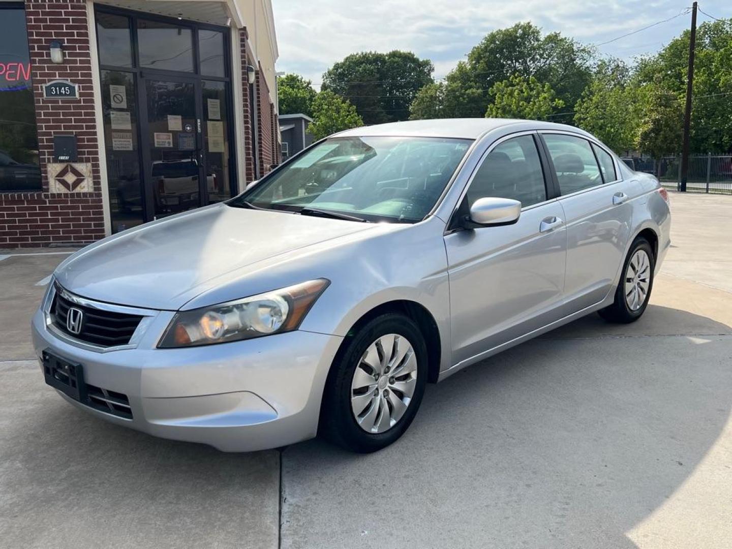 2010 SILVER HONDA ACCORD LX (1HGCP2F35AA) with an 2.4L engine, Automatic transmission, located at 4415 NE 28th St, Haltom City, TX, 76117, (817) 222-9334, 32.795322, -97.280937 - Photo#2