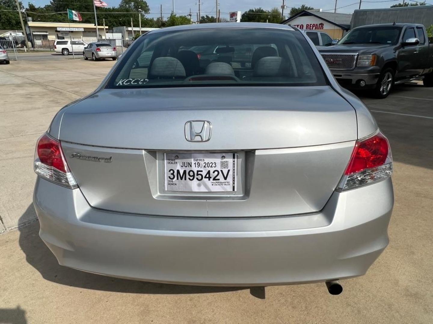 2010 SILVER HONDA ACCORD LX (1HGCP2F35AA) with an 2.4L engine, Automatic transmission, located at 4415 NE 28th St, Haltom City, TX, 76117, (817) 222-9334, 32.795322, -97.280937 - Photo#6