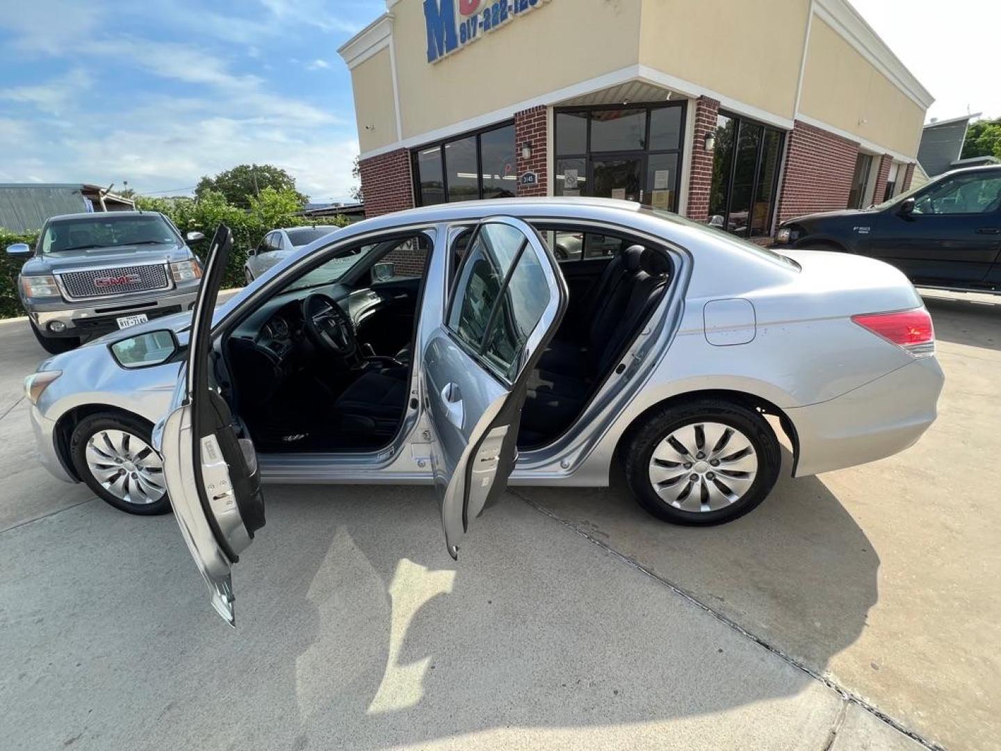 2010 SILVER HONDA ACCORD LX (1HGCP2F35AA) with an 2.4L engine, Automatic transmission, located at 4415 NE 28th St, Haltom City, TX, 76117, (817) 222-9334, 32.795322, -97.280937 - Photo#8