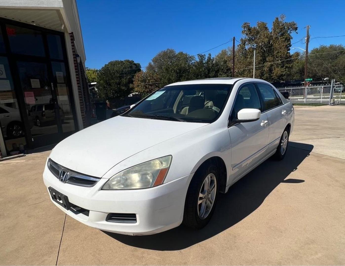 2006 WHITE HONDA ACCORD EX (1HGCM56776A) with an 2.4L engine, Automatic transmission, located at 4415 NE 28th St, Haltom City, TX, 76117, (817) 222-9334, 32.795322, -97.280937 - Photo#1