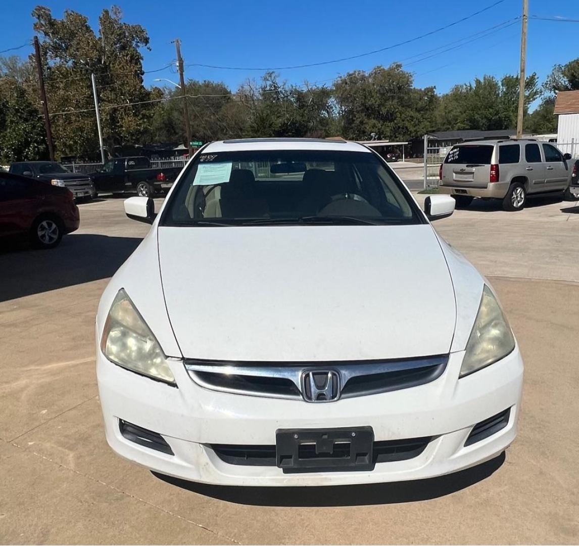 2006 WHITE HONDA ACCORD EX (1HGCM56776A) with an 2.4L engine, Automatic transmission, located at 4415 NE 28th St, Haltom City, TX, 76117, (817) 222-9334, 32.795322, -97.280937 - Photo#5