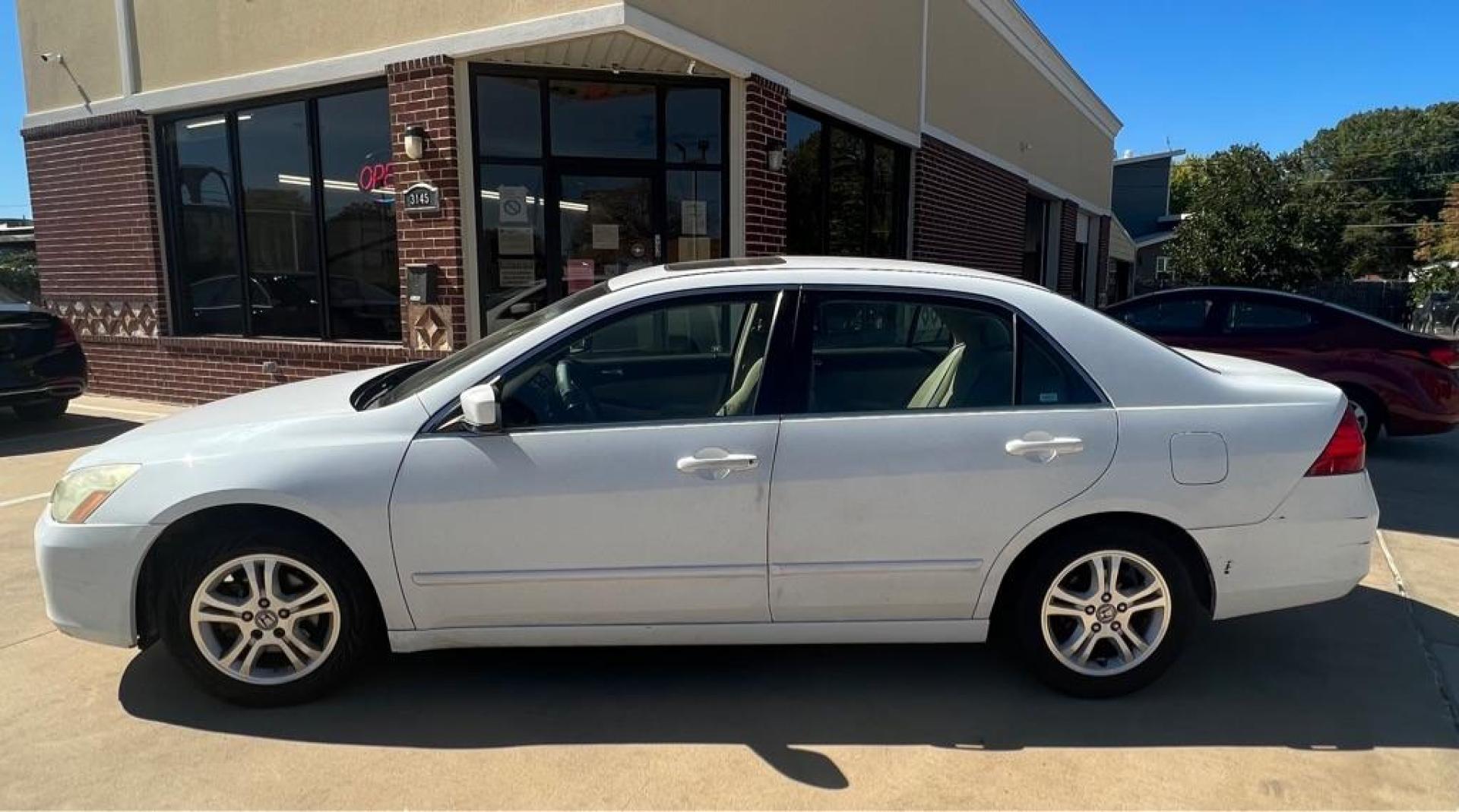 2006 WHITE HONDA ACCORD EX (1HGCM56776A) with an 2.4L engine, Automatic transmission, located at 4415 NE 28th St, Haltom City, TX, 76117, (817) 222-9334, 32.795322, -97.280937 - Photo#6