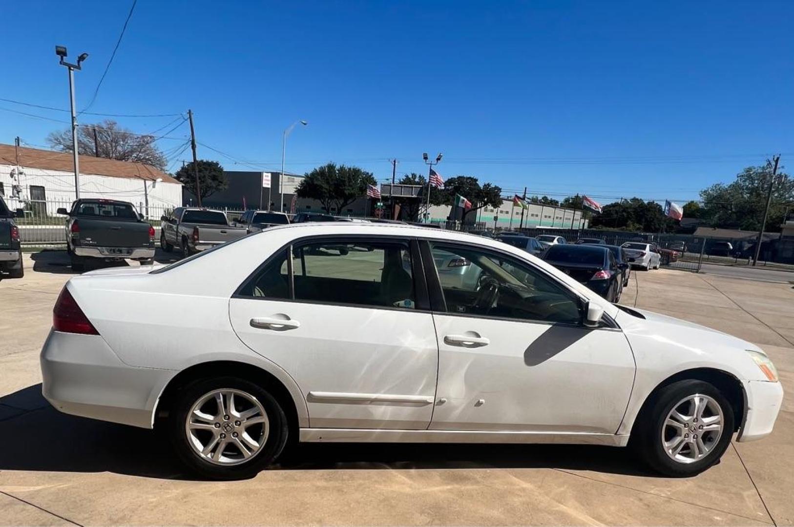 2006 WHITE HONDA ACCORD EX (1HGCM56776A) with an 2.4L engine, Automatic transmission, located at 4415 NE 28th St, Haltom City, TX, 76117, (817) 222-9334, 32.795322, -97.280937 - Photo#8