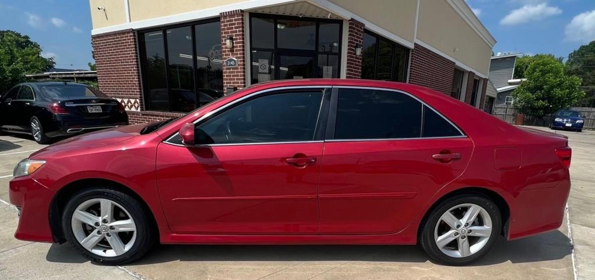 2012 RED TOYOTA CAMRY BASE (4T1BF1FK4CU) with an 2.5L engine, Automatic transmission, located at 4415 NE 28th St, Haltom City, TX, 76117, (817) 222-9334, 32.795322, -97.280937 - Photo#2