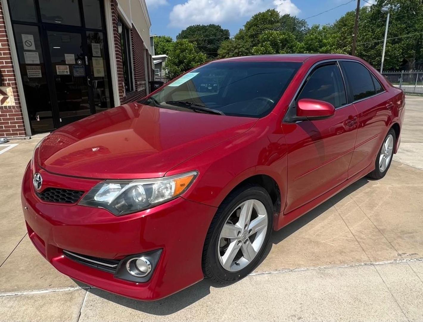 2012 RED TOYOTA CAMRY BASE (4T1BF1FK4CU) with an 2.5L engine, Automatic transmission, located at 4415 NE 28th St, Haltom City, TX, 76117, (817) 222-9334, 32.795322, -97.280937 - Photo#5