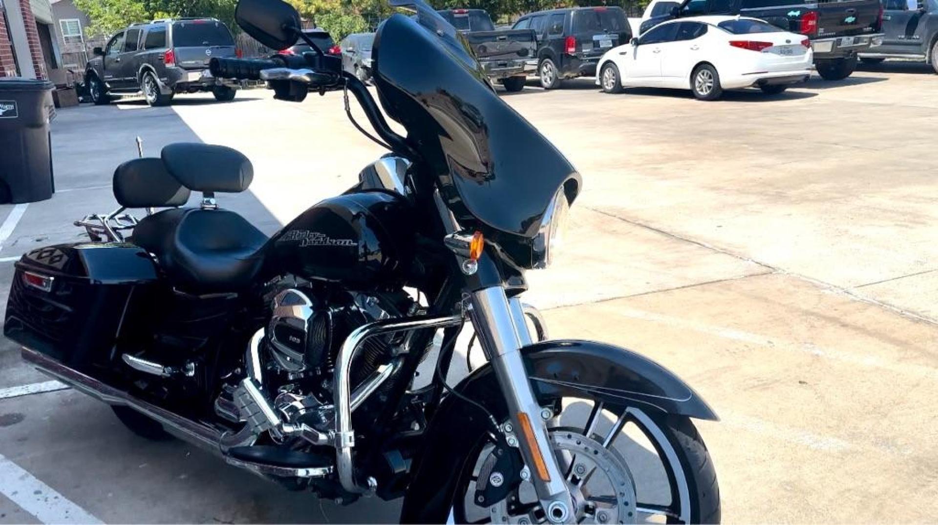 2015 Black HARLEY-D FLHXS (1HD1KRM18FB) , Automatic transmission, located at 4415 NE 28th St, Haltom City, TX, 76117, (817) 222-9334, 32.795322, -97.280937 - Photo#0