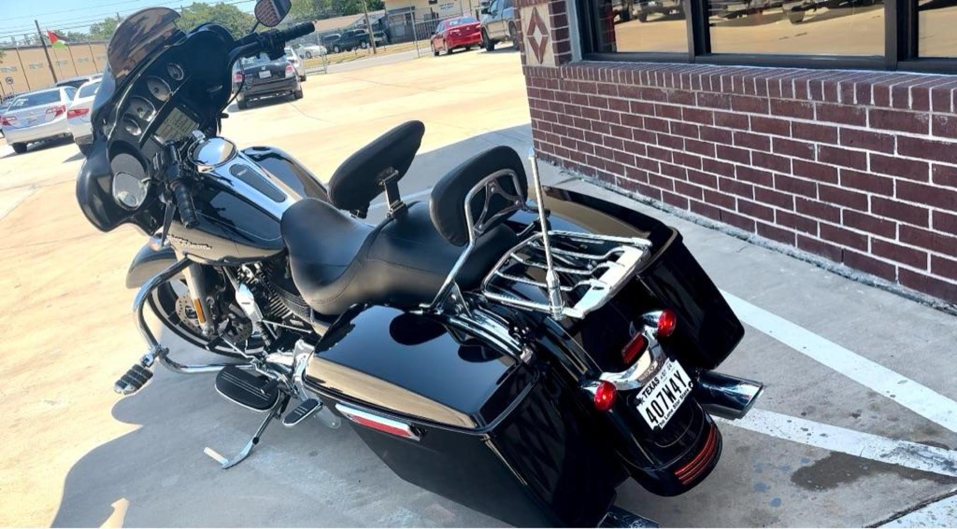 2015 Black HARLEY-D FLHXS (1HD1KRM18FB) , Automatic transmission, located at 4415 NE 28th St, Haltom City, TX, 76117, (817) 222-9334, 32.795322, -97.280937 - Photo#1