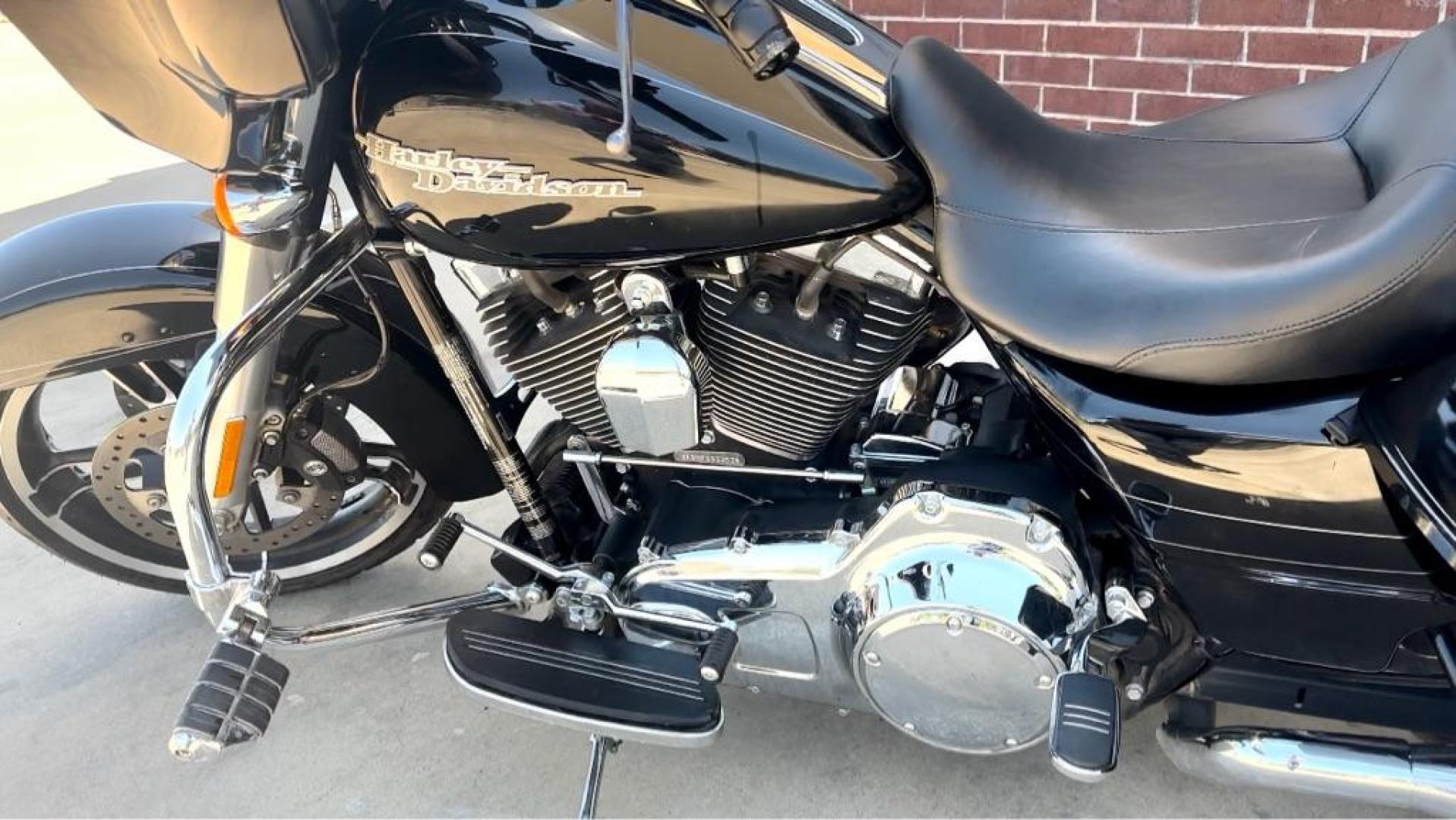 2015 Black HARLEY-D FLHXS (1HD1KRM18FB) , Automatic transmission, located at 4415 NE 28th St, Haltom City, TX, 76117, (817) 222-9334, 32.795322, -97.280937 - Photo#2