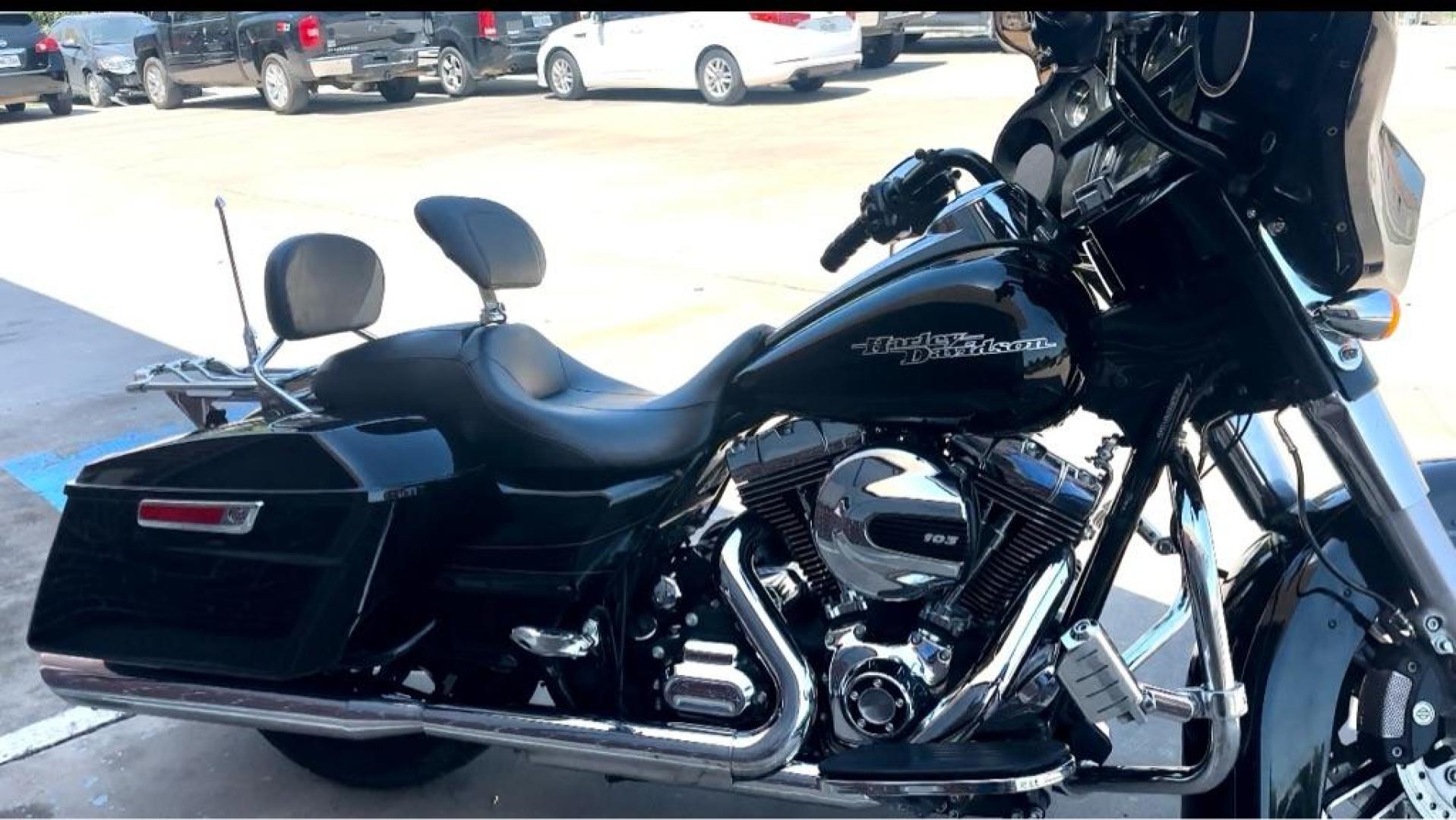 2015 Black HARLEY-D FLHXS (1HD1KRM18FB) , Automatic transmission, located at 4415 NE 28th St, Haltom City, TX, 76117, (817) 222-9334, 32.795322, -97.280937 - Photo#3