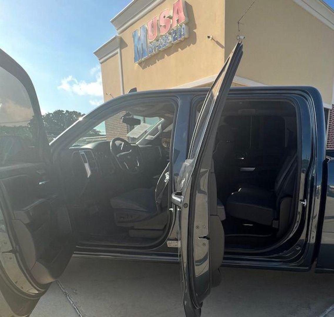 2017 GRAY CHEVROLET SILVERADO 1500 LT (3GCUKREC3HG) with an 5.3L engine, Automatic transmission, located at 4415 NE 28th St, Haltom City, TX, 76117, (817) 222-9334, 32.795322, -97.280937 - Photo#9