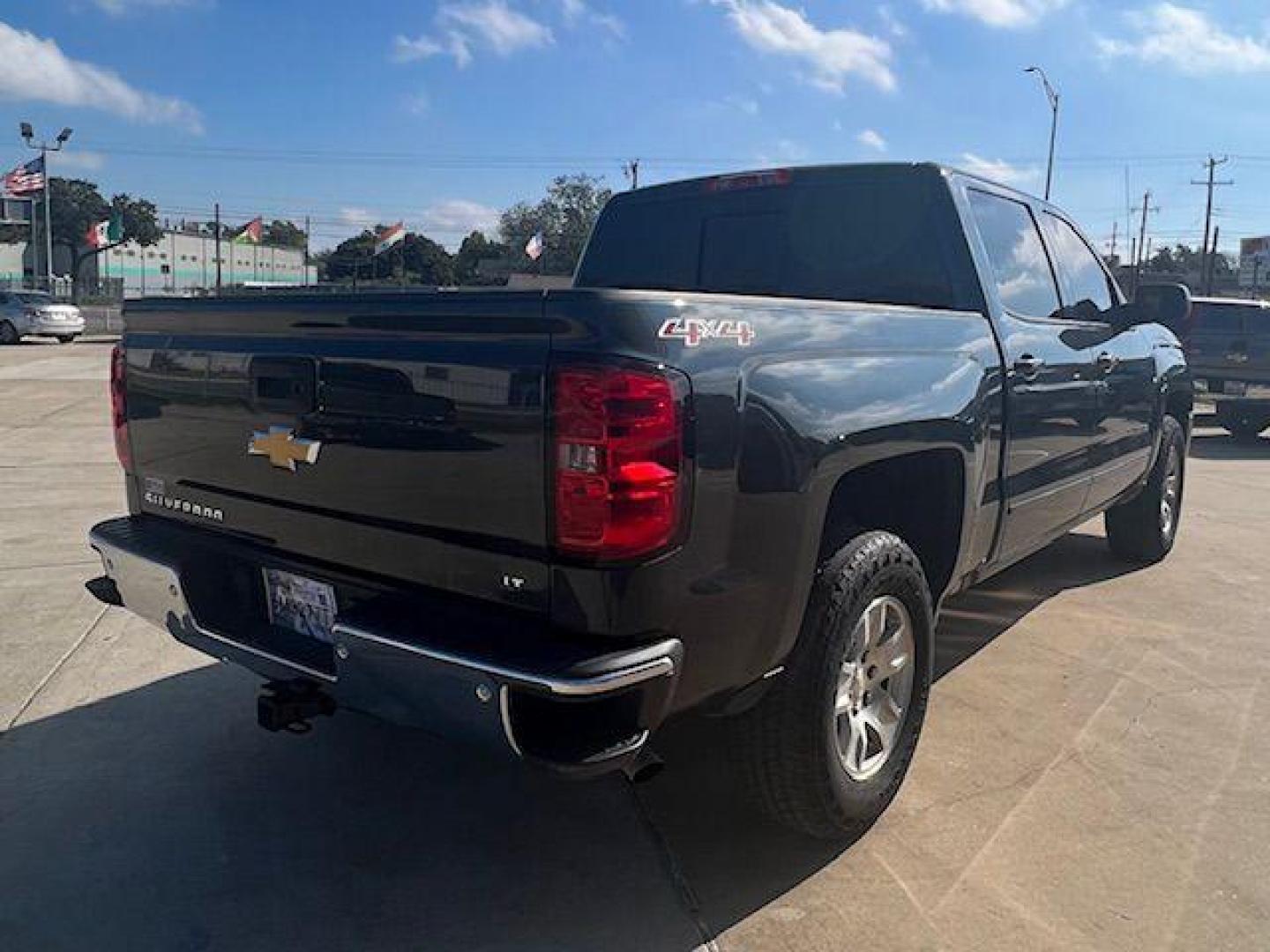 2017 GRAY CHEVROLET SILVERADO 1500 LT (3GCUKREC3HG) with an 5.3L engine, Automatic transmission, located at 4415 NE 28th St, Haltom City, TX, 76117, (817) 222-9334, 32.795322, -97.280937 - Photo#2