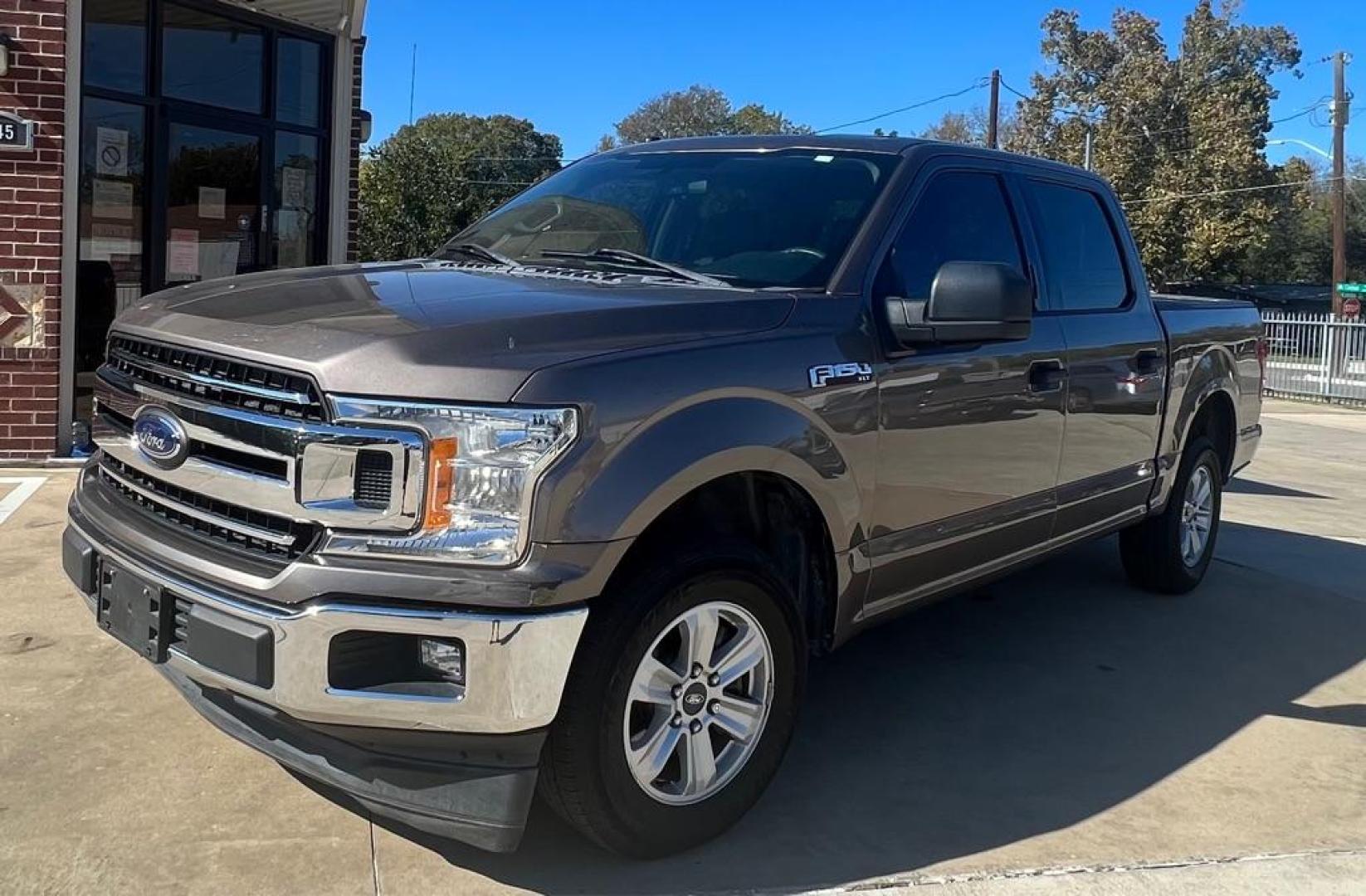 2018 Gray FORD F150 SUPERCREW (1FTEW1C55JK) with an 5.0L engine, Automatic transmission, located at 4415 NE 28th St, Haltom City, TX, 76117, (817) 222-9334, 32.795322, -97.280937 - Photo#1