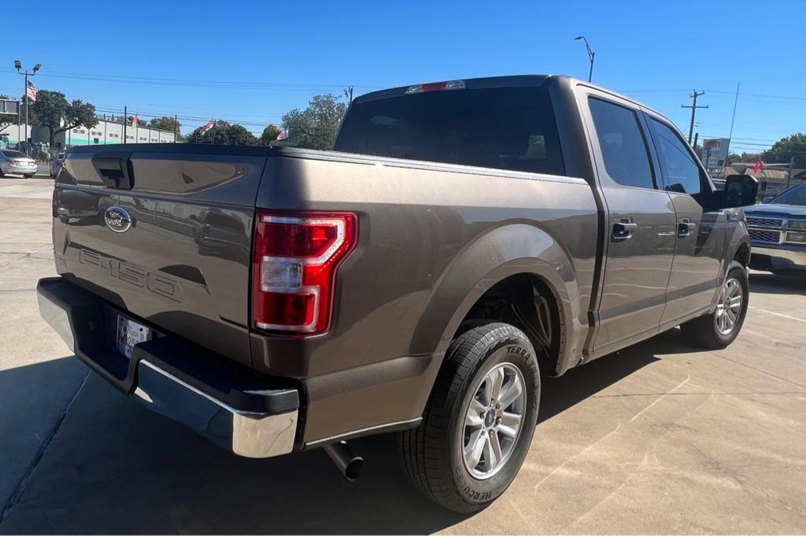 2018 Gray FORD F150 SUPERCREW (1FTEW1C55JK) with an 5.0L engine, Automatic transmission, located at 4415 NE 28th St, Haltom City, TX, 76117, (817) 222-9334, 32.795322, -97.280937 - Photo#3