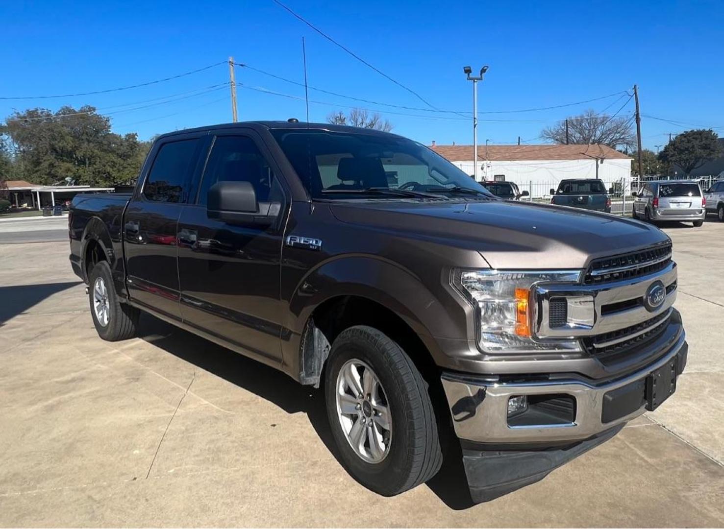 2018 Gray FORD F150 SUPERCREW (1FTEW1C55JK) with an 5.0L engine, Automatic transmission, located at 4415 NE 28th St, Haltom City, TX, 76117, (817) 222-9334, 32.795322, -97.280937 - Photo#4