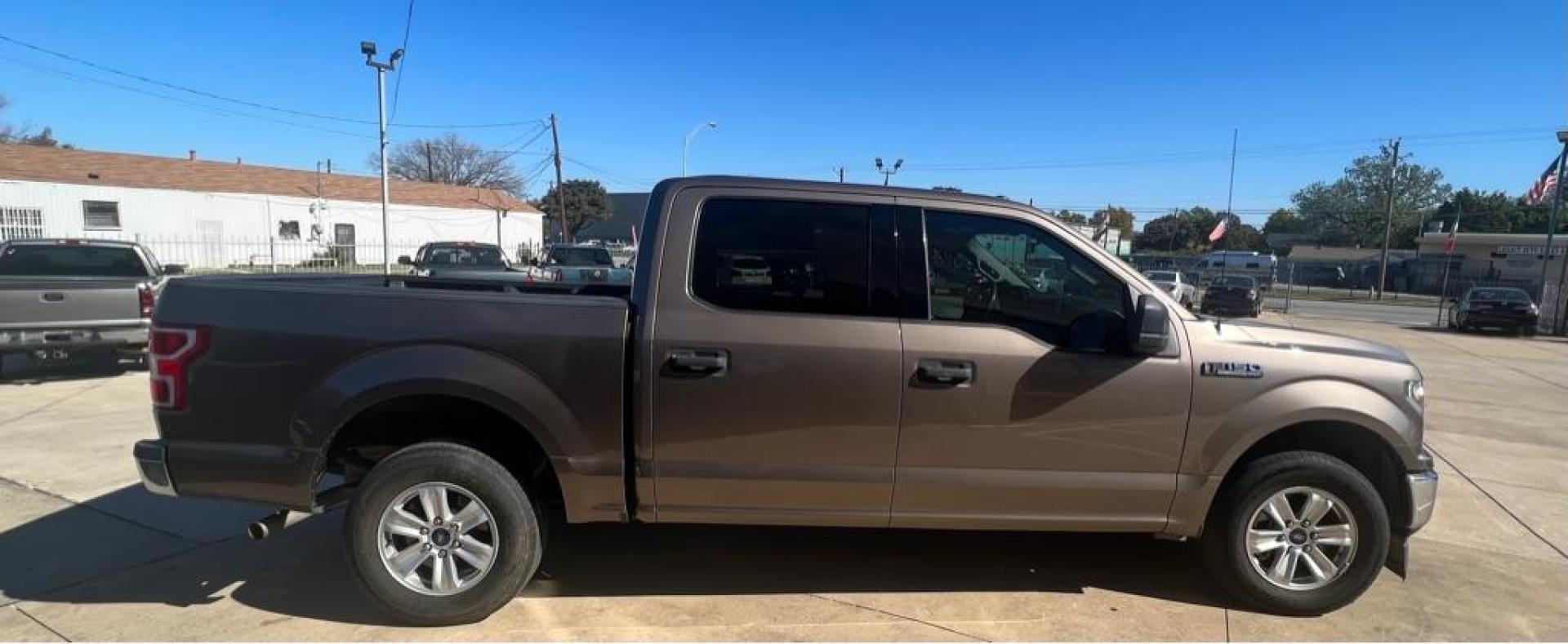 2018 Gray FORD F150 SUPERCREW (1FTEW1C55JK) with an 5.0L engine, Automatic transmission, located at 4415 NE 28th St, Haltom City, TX, 76117, (817) 222-9334, 32.795322, -97.280937 - Photo#8