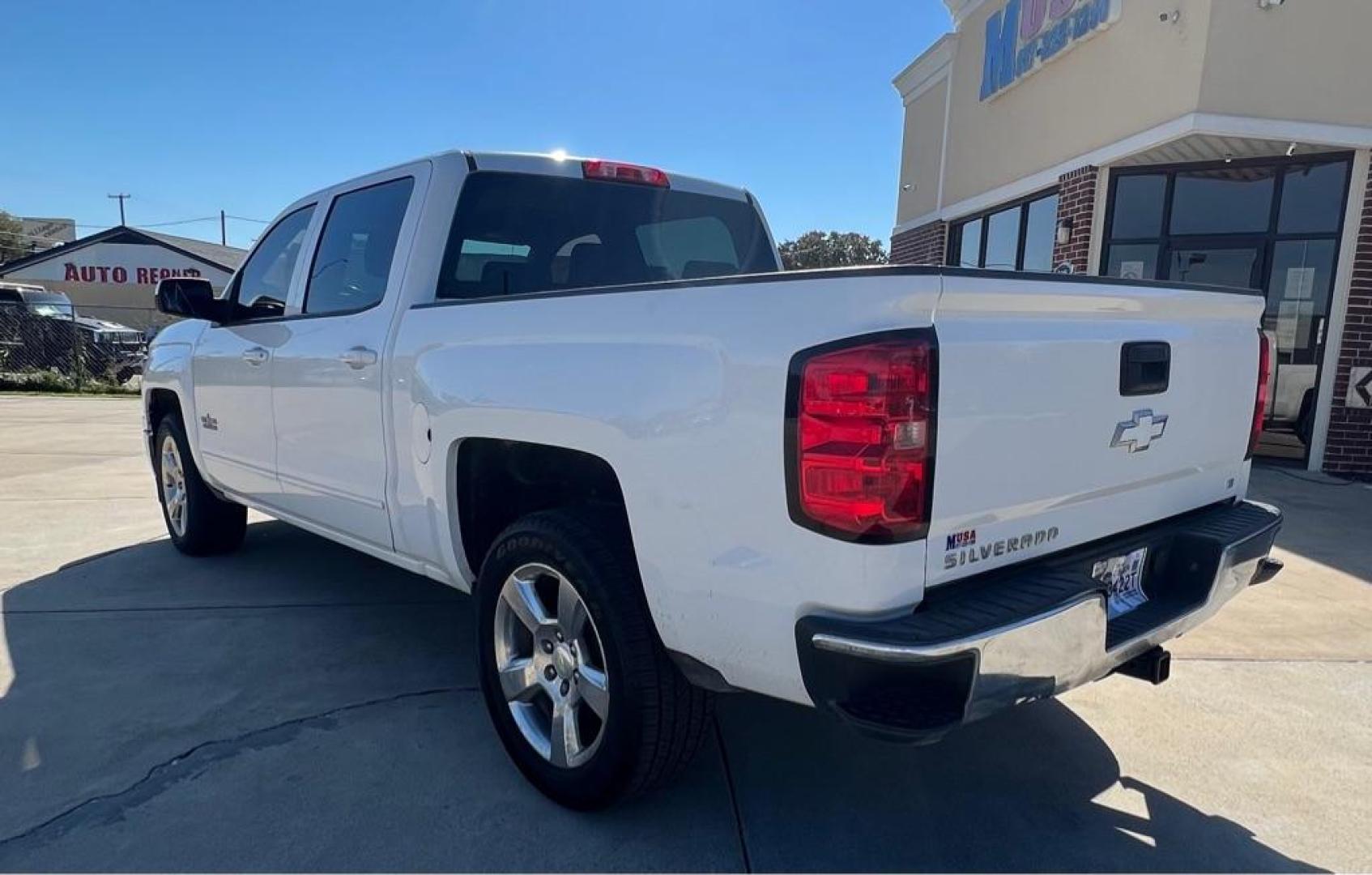 2015 White CHEVROLET SILVERADO 1500 LT (3GCPCREC0FG) with an 5.3L engine, Automatic transmission, located at 4415 NE 28th St, Haltom City, TX, 76117, (817) 222-9334, 32.795322, -97.280937 - Photo#2