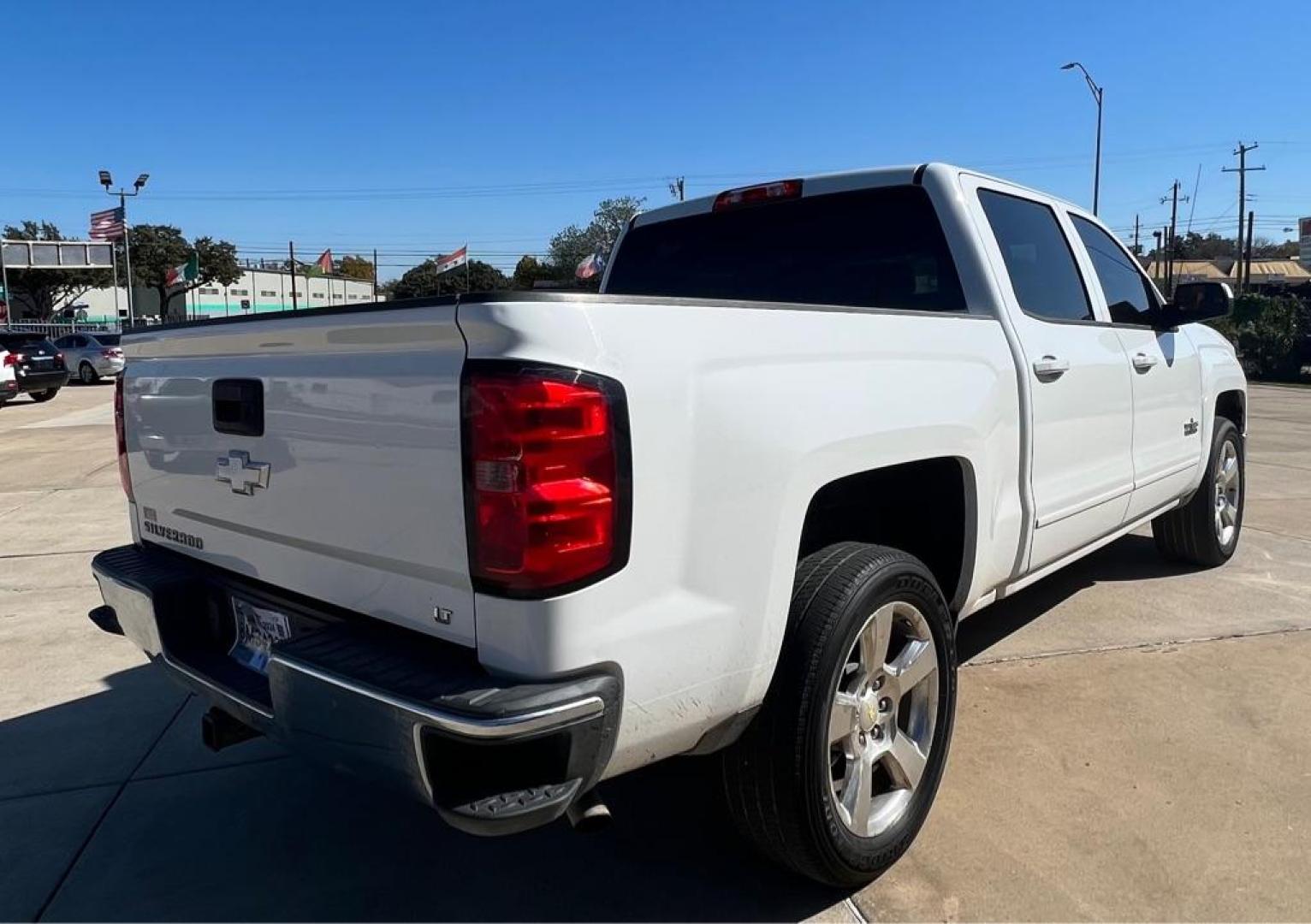 2015 White CHEVROLET SILVERADO 1500 LT (3GCPCREC0FG) with an 5.3L engine, Automatic transmission, located at 4415 NE 28th St, Haltom City, TX, 76117, (817) 222-9334, 32.795322, -97.280937 - Photo#3