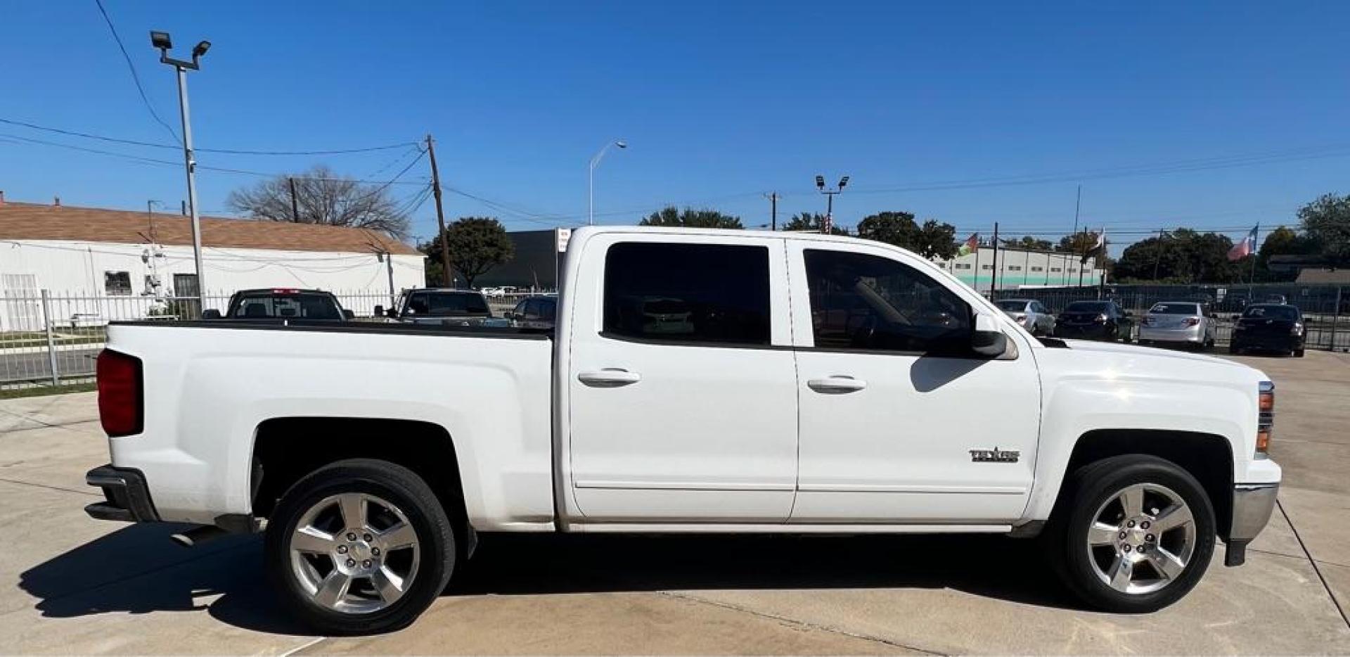 2015 White CHEVROLET SILVERADO 1500 LT (3GCPCREC0FG) with an 5.3L engine, Automatic transmission, located at 4415 NE 28th St, Haltom City, TX, 76117, (817) 222-9334, 32.795322, -97.280937 - Photo#8