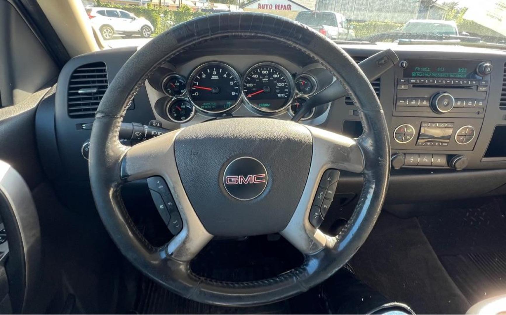 2011 White GMC SIERRA 1500 SLE (3GTP1VE06BG) with an 5.3L engine, Automatic transmission, located at 4415 NE 28th St, Haltom City, TX, 76117, (817) 222-9334, 32.795322, -97.280937 - Photo#11