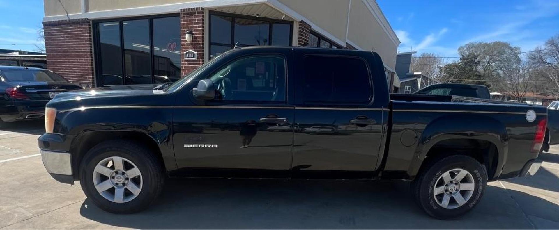 2010 Black GMC SIERRA 1500 SL (3GTRCUEA1AG) with an 4.8L engine, Automatic transmission, located at 4415 NE 28th St, Haltom City, TX, 76117, (817) 222-9334, 32.795322, -97.280937 - Photo#6