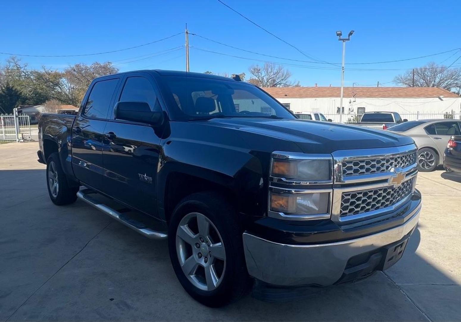 2014 Black CHEVROLET SILVERADO 1500 LT (3GCPCREC6EG) with an 5.3L engine, Automatic transmission, located at 4415 NE 28th St, Haltom City, TX, 76117, (817) 222-9334, 32.795322, -97.280937 - Photo#4