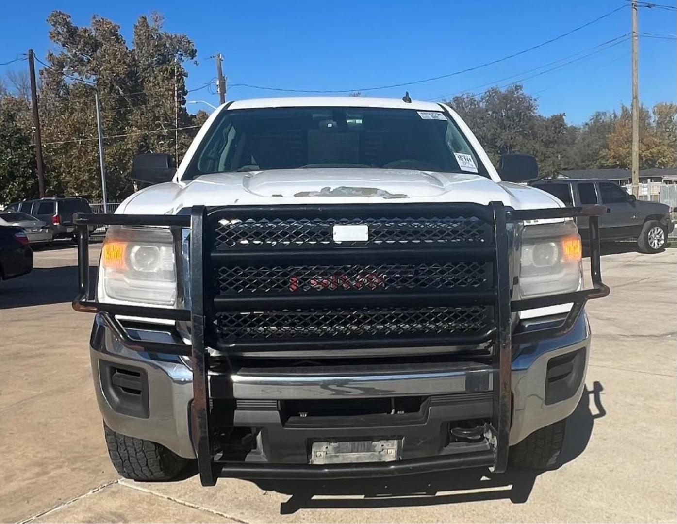 2015 White GMC SIERRA 2500 2500 HEAVY DUTY (1GT21XEG5FZ) with an 6.0L engine, Automatic transmission, located at 4415 NE 28th St, Haltom City, TX, 76117, (817) 222-9334, 32.795322, -97.280937 - Photo#17