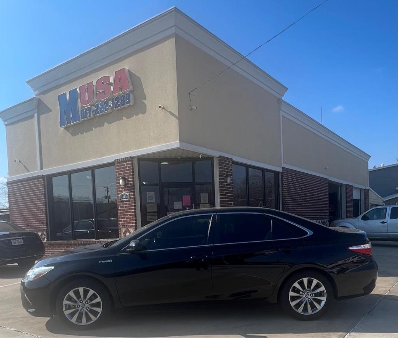 2015 BLACK TOYOTA CAMRY HYBRID (4T1BD1FK3FU) with an 2.5L engine, Continuously Variable transmission, located at 4415 NE 28th St, Haltom City, TX, 76117, (817) 222-9334, 32.795322, -97.280937 - Photo#0