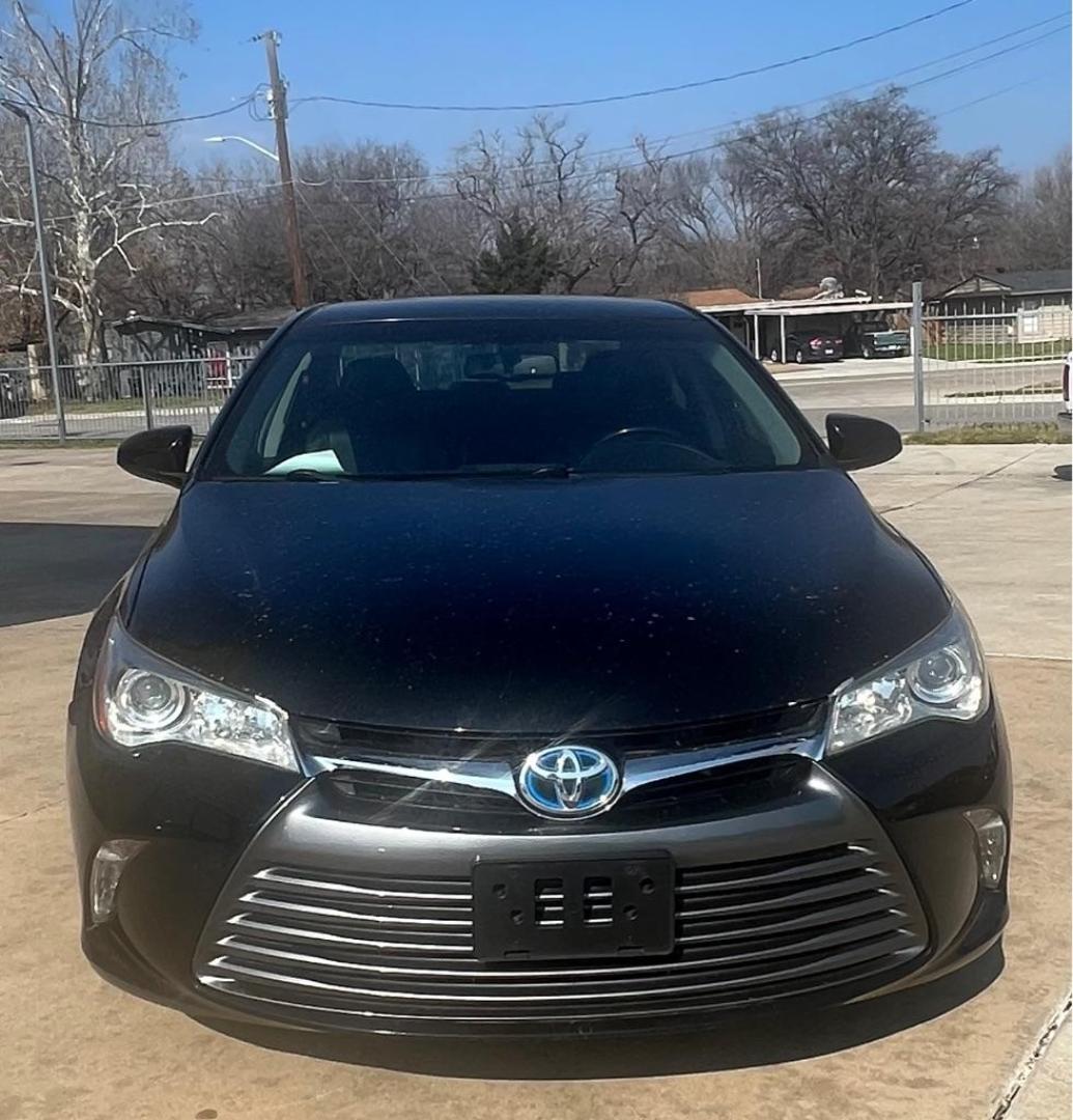 2015 BLACK TOYOTA CAMRY HYBRID (4T1BD1FK3FU) with an 2.5L engine, Continuously Variable transmission, located at 4415 NE 28th St, Haltom City, TX, 76117, (817) 222-9334, 32.795322, -97.280937 - Photo#5