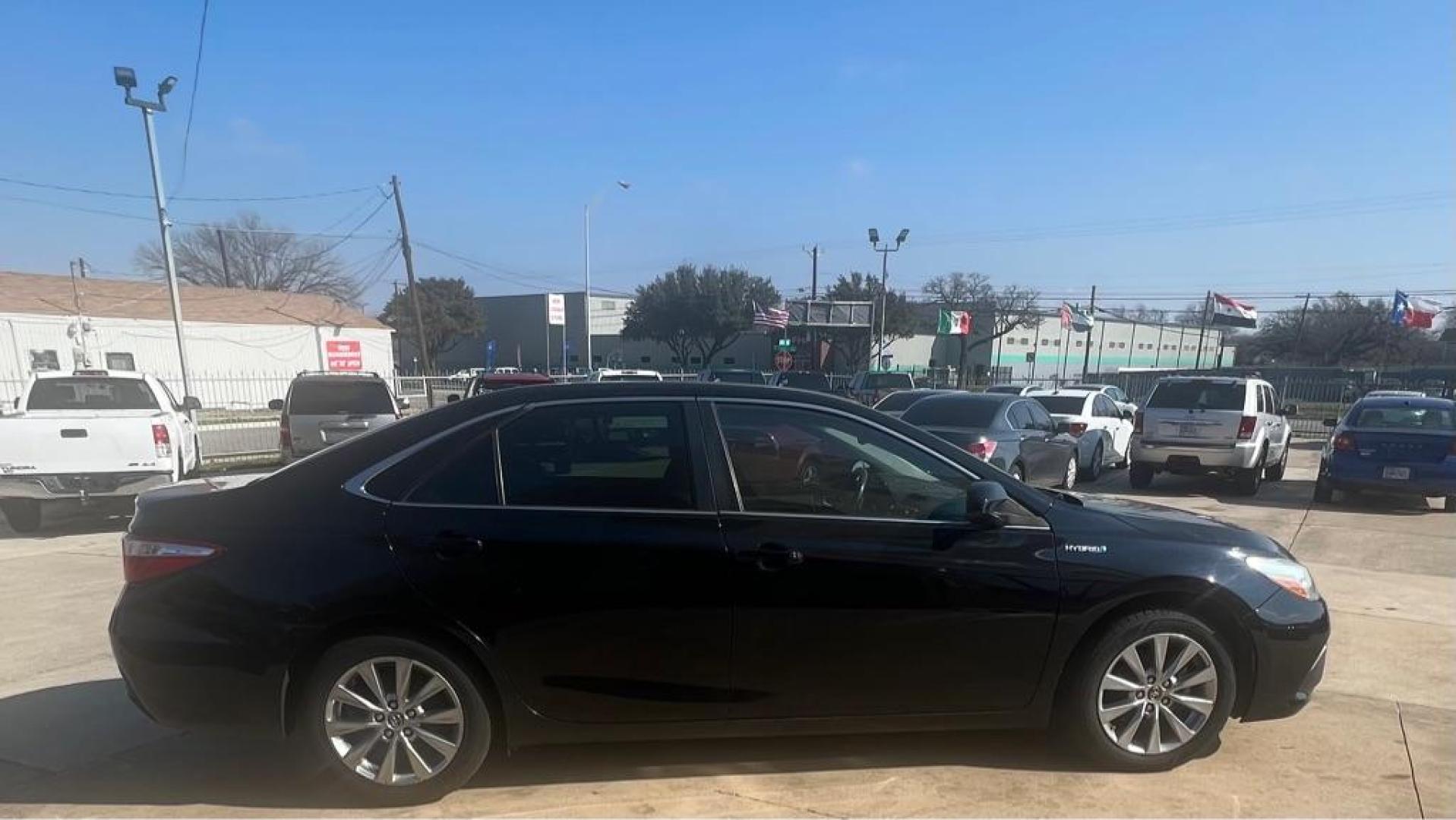 2015 BLACK TOYOTA CAMRY HYBRID (4T1BD1FK3FU) with an 2.5L engine, Continuously Variable transmission, located at 4415 NE 28th St, Haltom City, TX, 76117, (817) 222-9334, 32.795322, -97.280937 - Photo#8