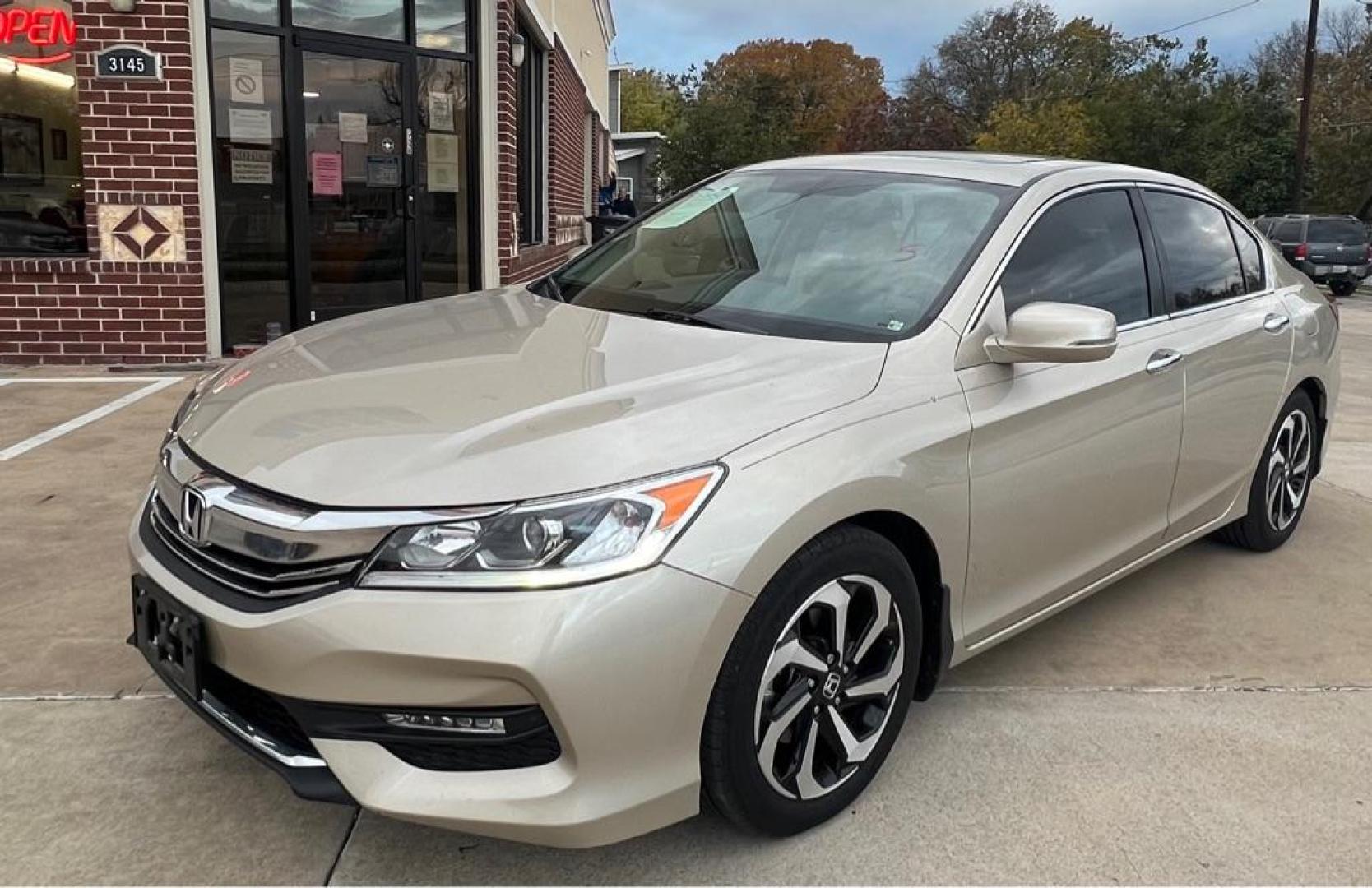 2017 Tan HONDA ACCORD EXL (1HGCR2F86HA) with an 2.4L engine, Automatic transmission, located at 4415 NE 28th St, Haltom City, TX, 76117, (817) 222-9334, 32.795322, -97.280937 - Photo#1