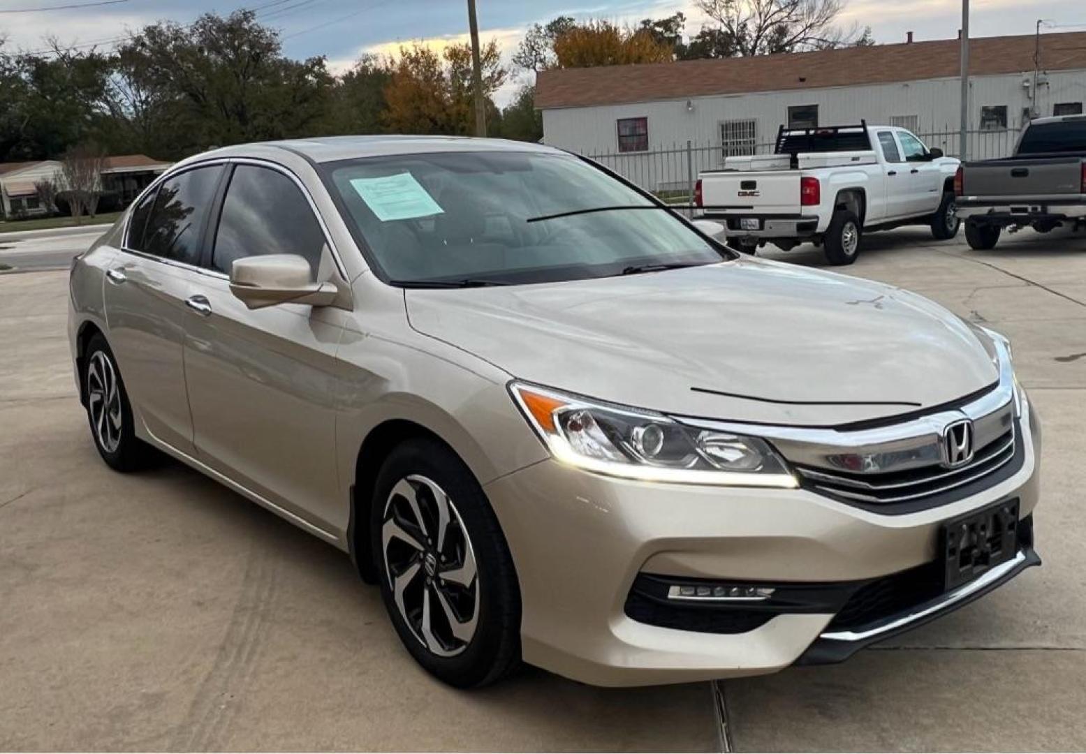 2017 Tan HONDA ACCORD EXL (1HGCR2F86HA) with an 2.4L engine, Automatic transmission, located at 4415 NE 28th St, Haltom City, TX, 76117, (817) 222-9334, 32.795322, -97.280937 - Photo#4