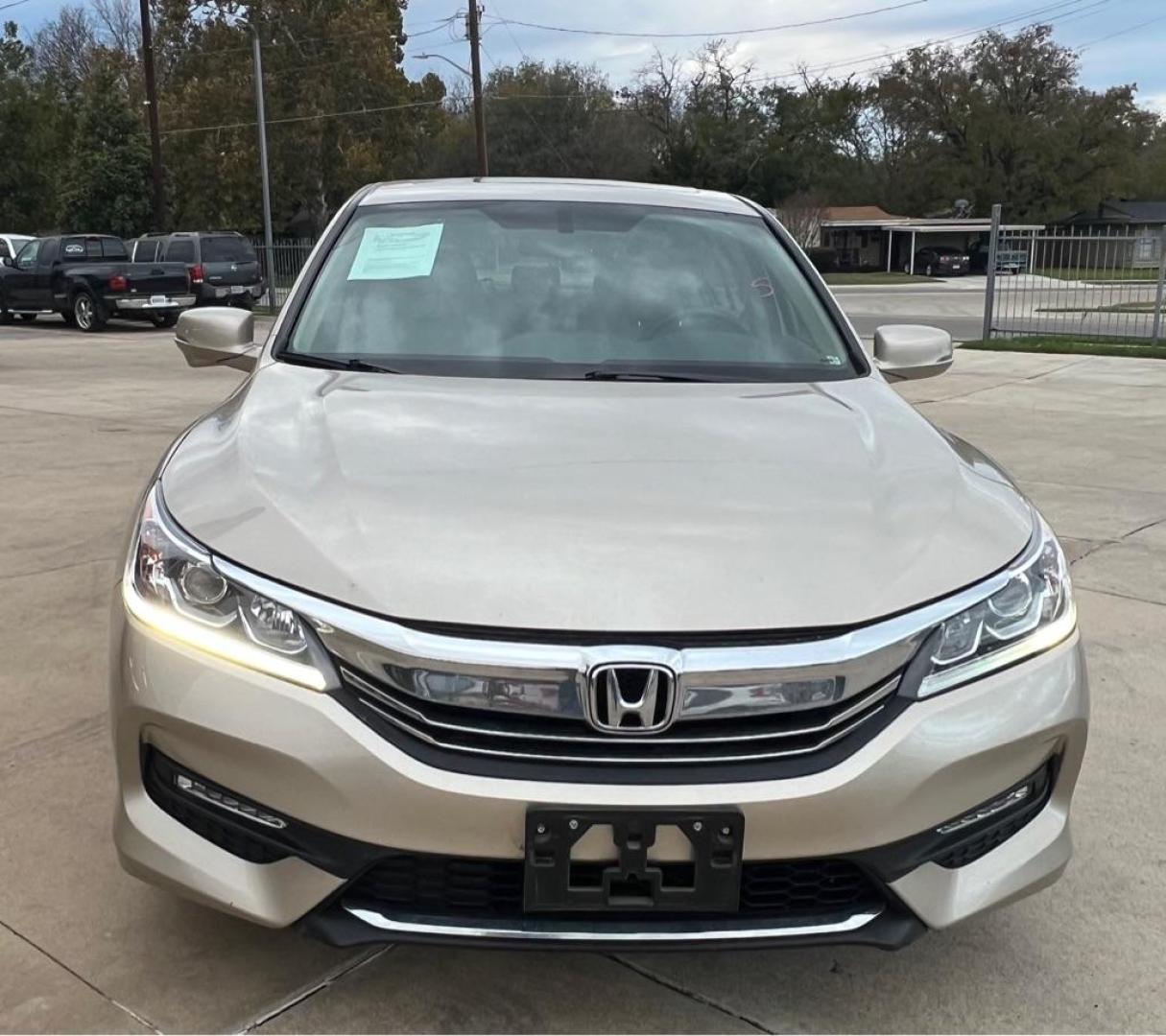 2017 Tan HONDA ACCORD EXL (1HGCR2F86HA) with an 2.4L engine, Automatic transmission, located at 4415 NE 28th St, Haltom City, TX, 76117, (817) 222-9334, 32.795322, -97.280937 - Photo#5