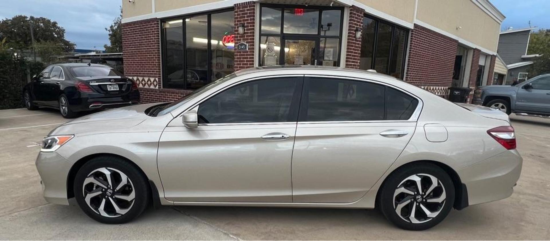 2017 Tan HONDA ACCORD EXL (1HGCR2F86HA) with an 2.4L engine, Automatic transmission, located at 4415 NE 28th St, Haltom City, TX, 76117, (817) 222-9334, 32.795322, -97.280937 - Photo#6