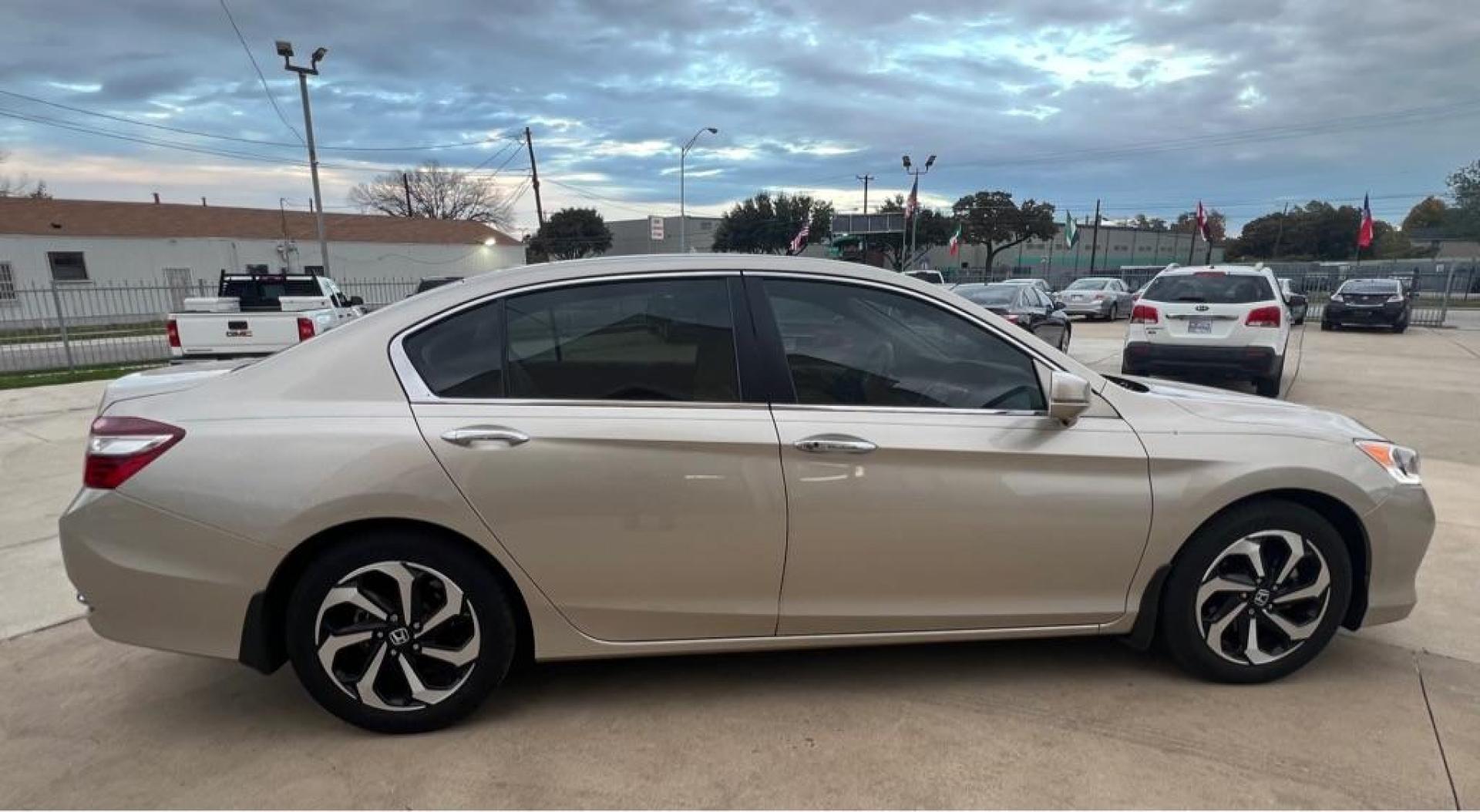 2017 Tan HONDA ACCORD EXL (1HGCR2F86HA) with an 2.4L engine, Automatic transmission, located at 4415 NE 28th St, Haltom City, TX, 76117, (817) 222-9334, 32.795322, -97.280937 - Photo#8