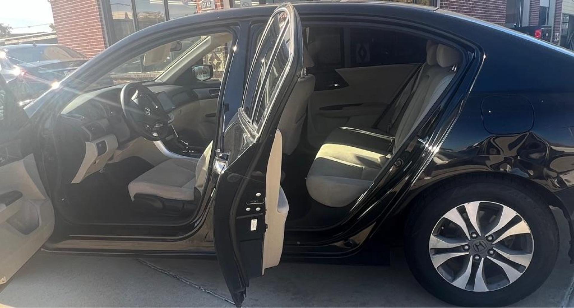 2013 Black HONDA ACCORD LX (1HGCR2F30DA) with an 2.4L engine, Continuously Variable transmission, located at 4415 NE 28th St, Haltom City, TX, 76117, (817) 222-9334, 32.795322, -97.280937 - Photo#10