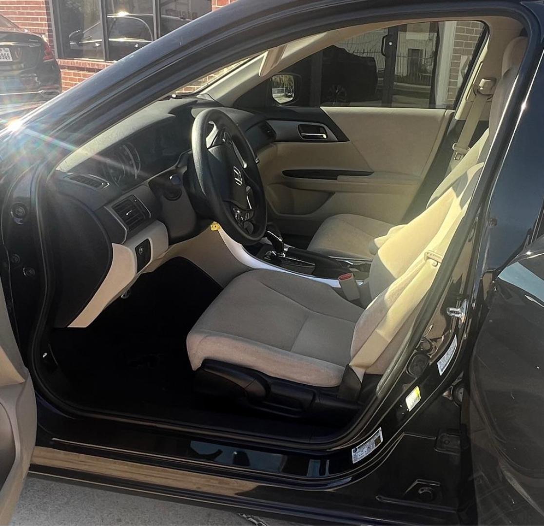 2013 Black HONDA ACCORD LX (1HGCR2F30DA) with an 2.4L engine, Continuously Variable transmission, located at 4415 NE 28th St, Haltom City, TX, 76117, (817) 222-9334, 32.795322, -97.280937 - Photo#11