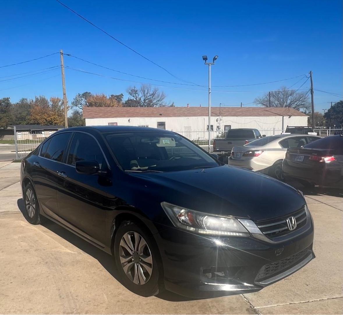 2013 Black HONDA ACCORD LX (1HGCR2F30DA) with an 2.4L engine, Continuously Variable transmission, located at 4415 NE 28th St, Haltom City, TX, 76117, (817) 222-9334, 32.795322, -97.280937 - Photo#5