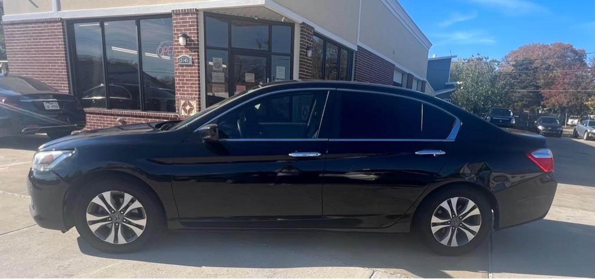 2013 Black HONDA ACCORD LX (1HGCR2F30DA) with an 2.4L engine, Continuously Variable transmission, located at 4415 NE 28th St, Haltom City, TX, 76117, (817) 222-9334, 32.795322, -97.280937 - Photo#7