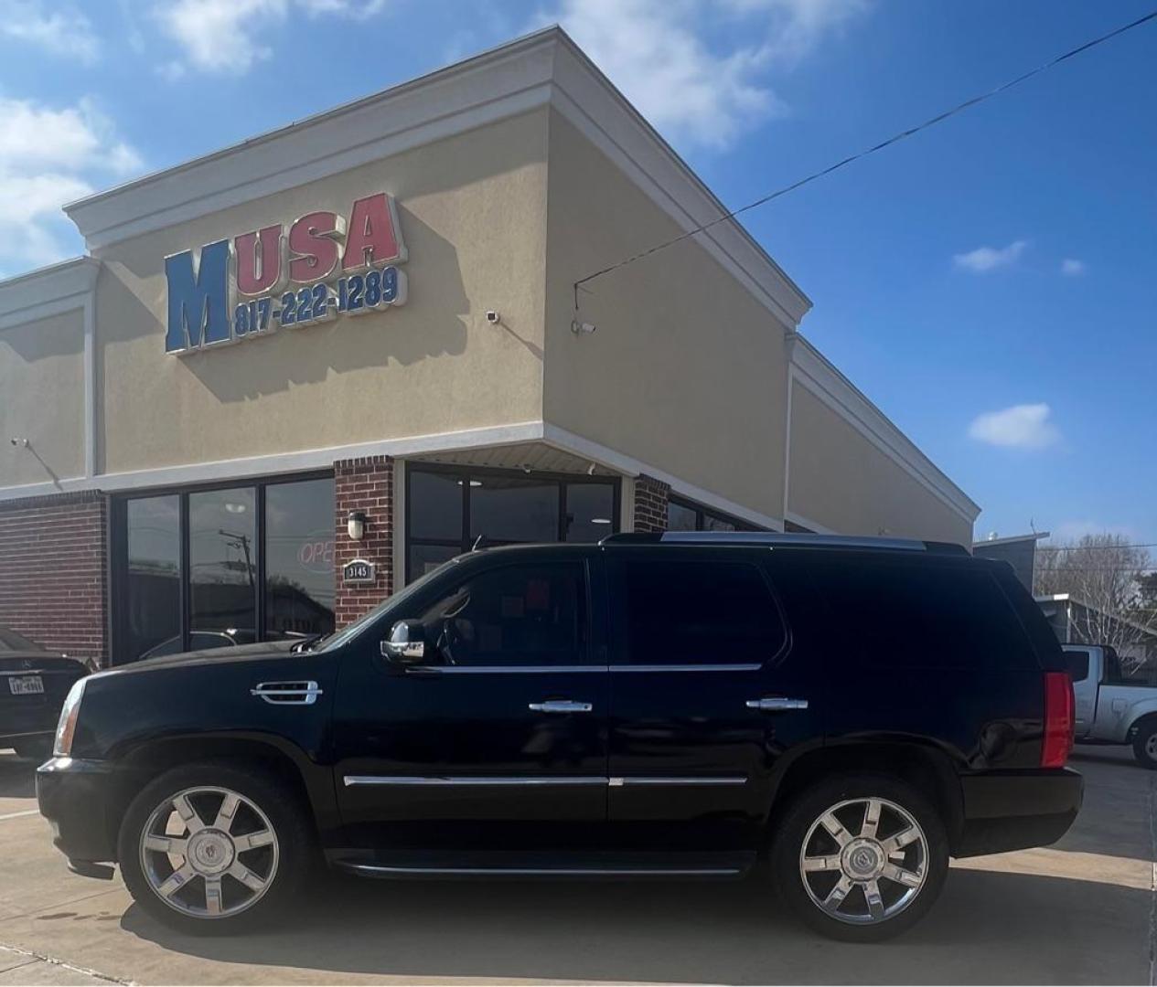 2010 BLACK CADILLAC ESCALADE LUXURY (1GYUCBEF4AR) with an 6.2L engine, Automatic transmission, located at 4415 NE 28th St, Haltom City, TX, 76117, (817) 222-9334, 32.795322, -97.280937 - Photo#0